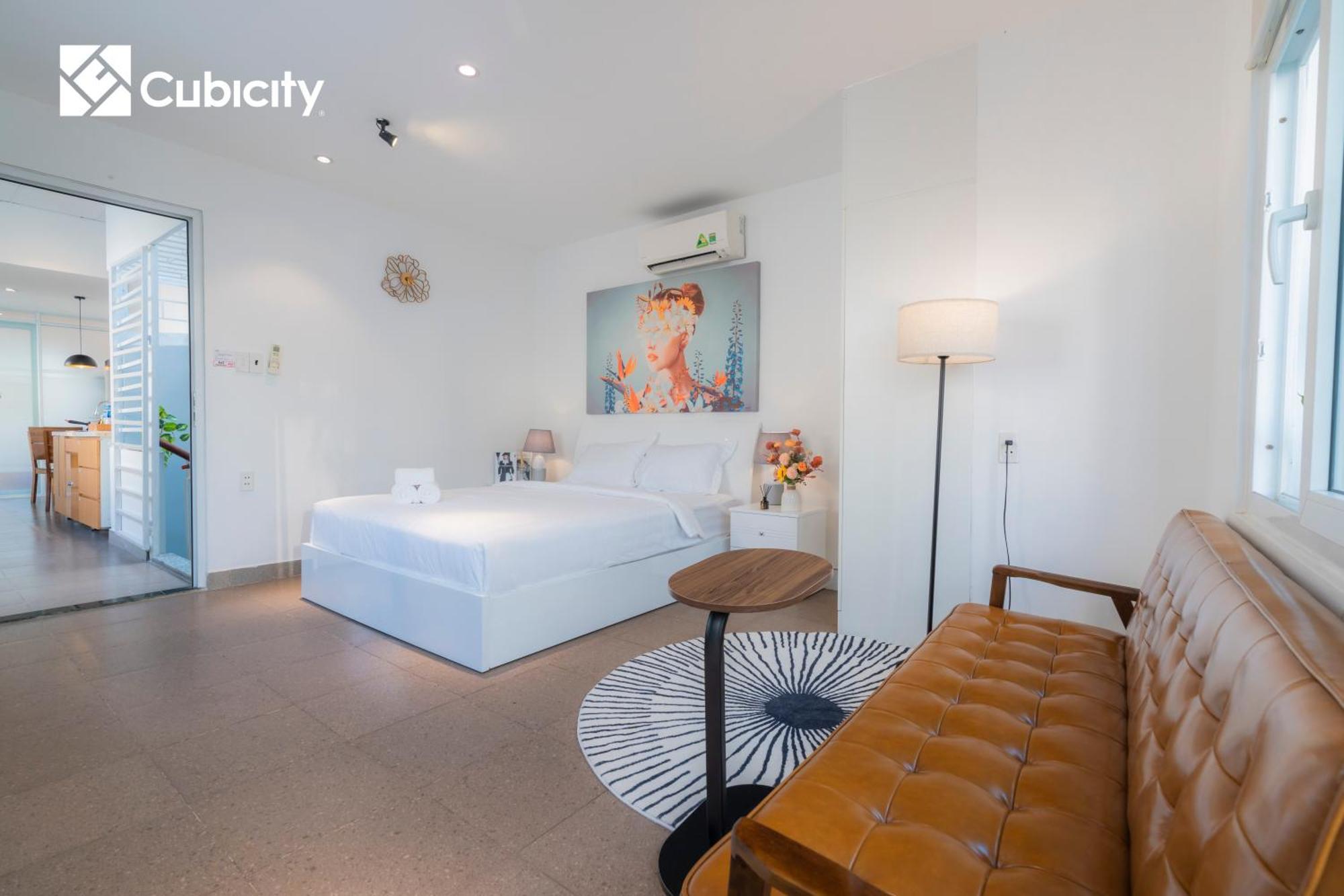 Cubicity Metro House