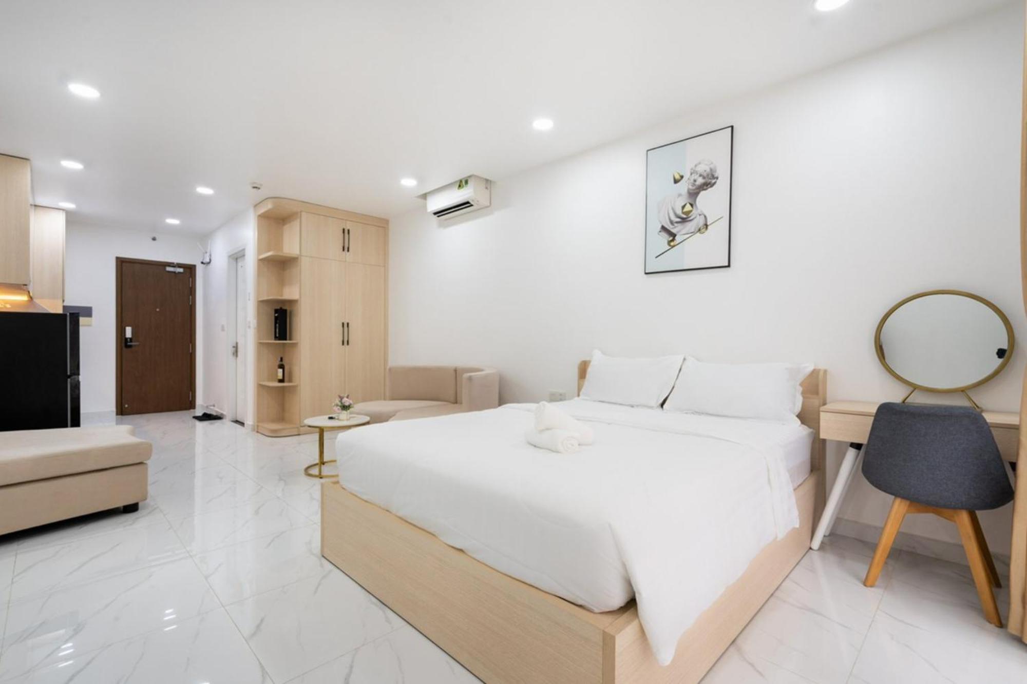 Otis Millennium Saigon Balcony Apartment *