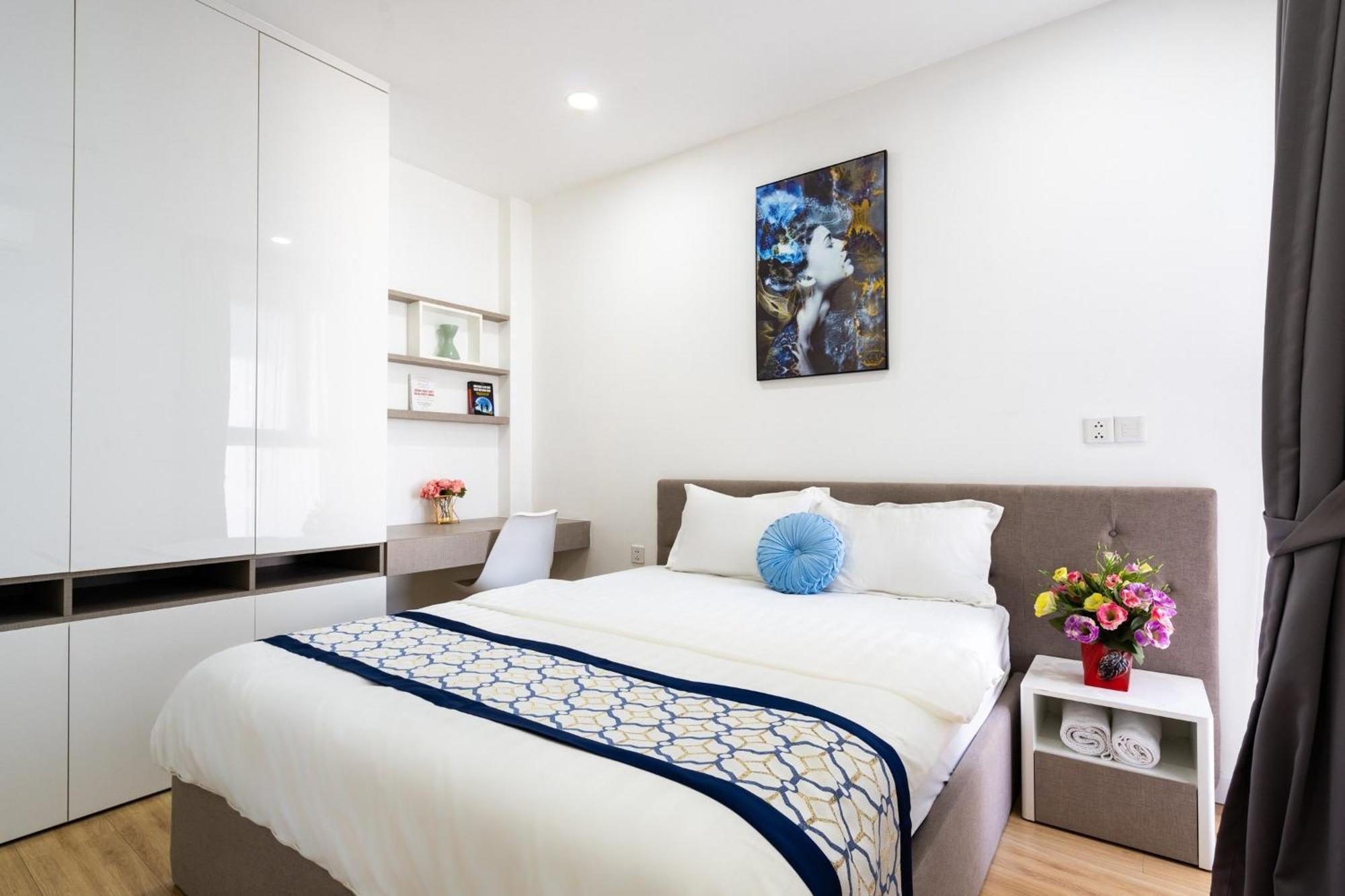 Otis Millennium Saigon Balcony Apartment *