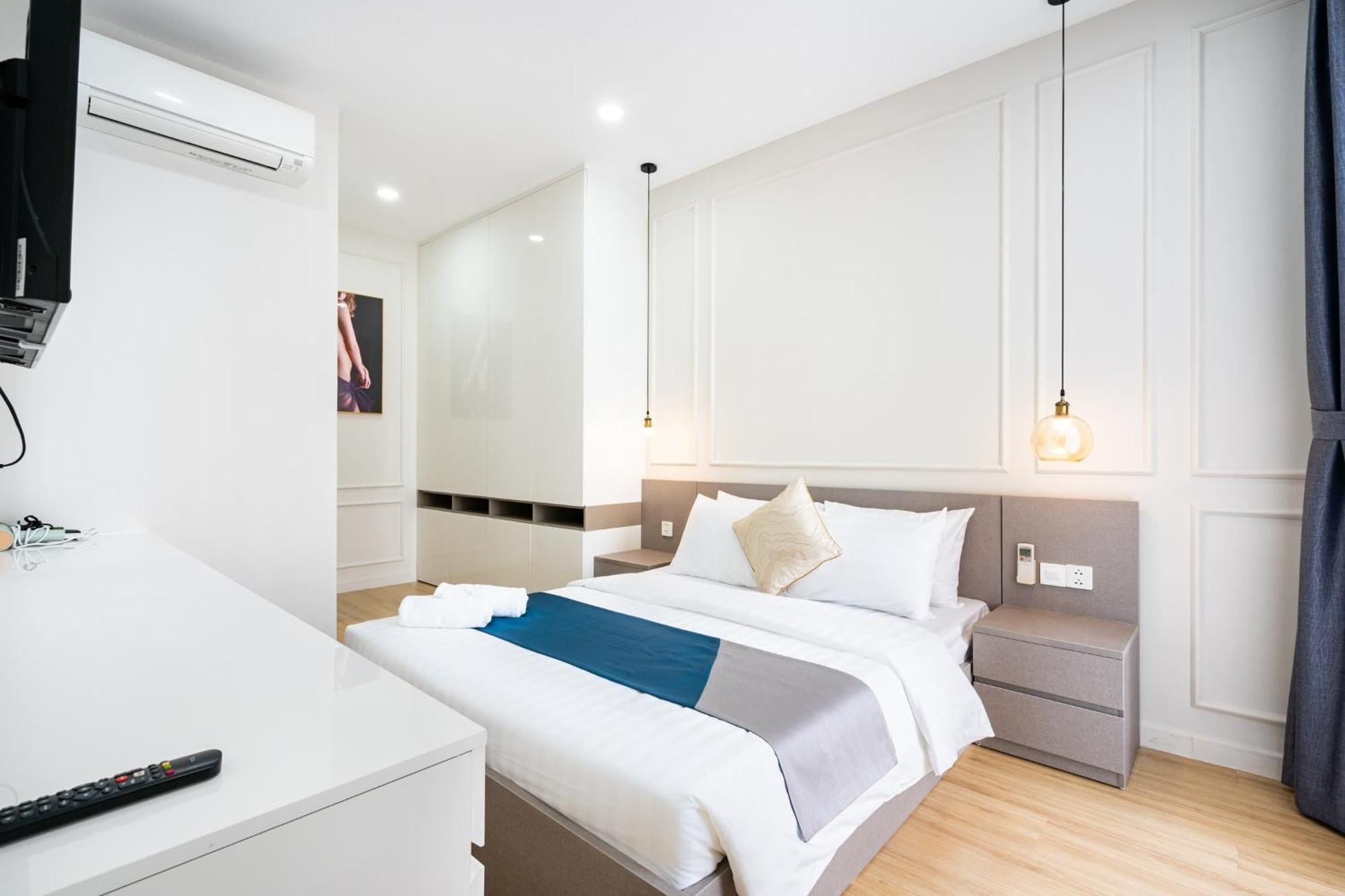 Otis Millennium Saigon Balcony Apartment *