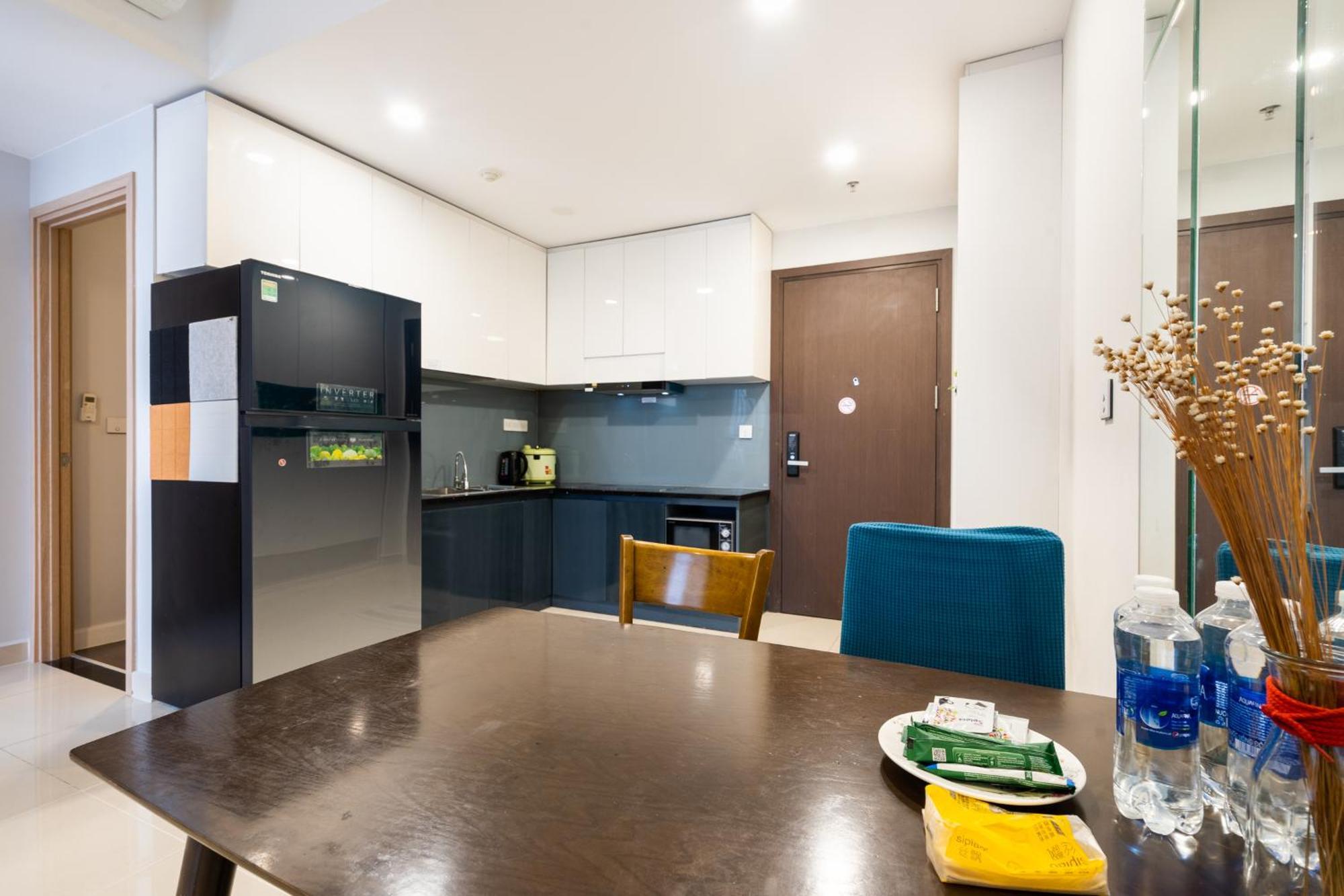 Tan Son Nhat Airport Sweet 2 Bedroom 1 Wc Apartment-free Gym , Sky Pool ,bbq ,garden *