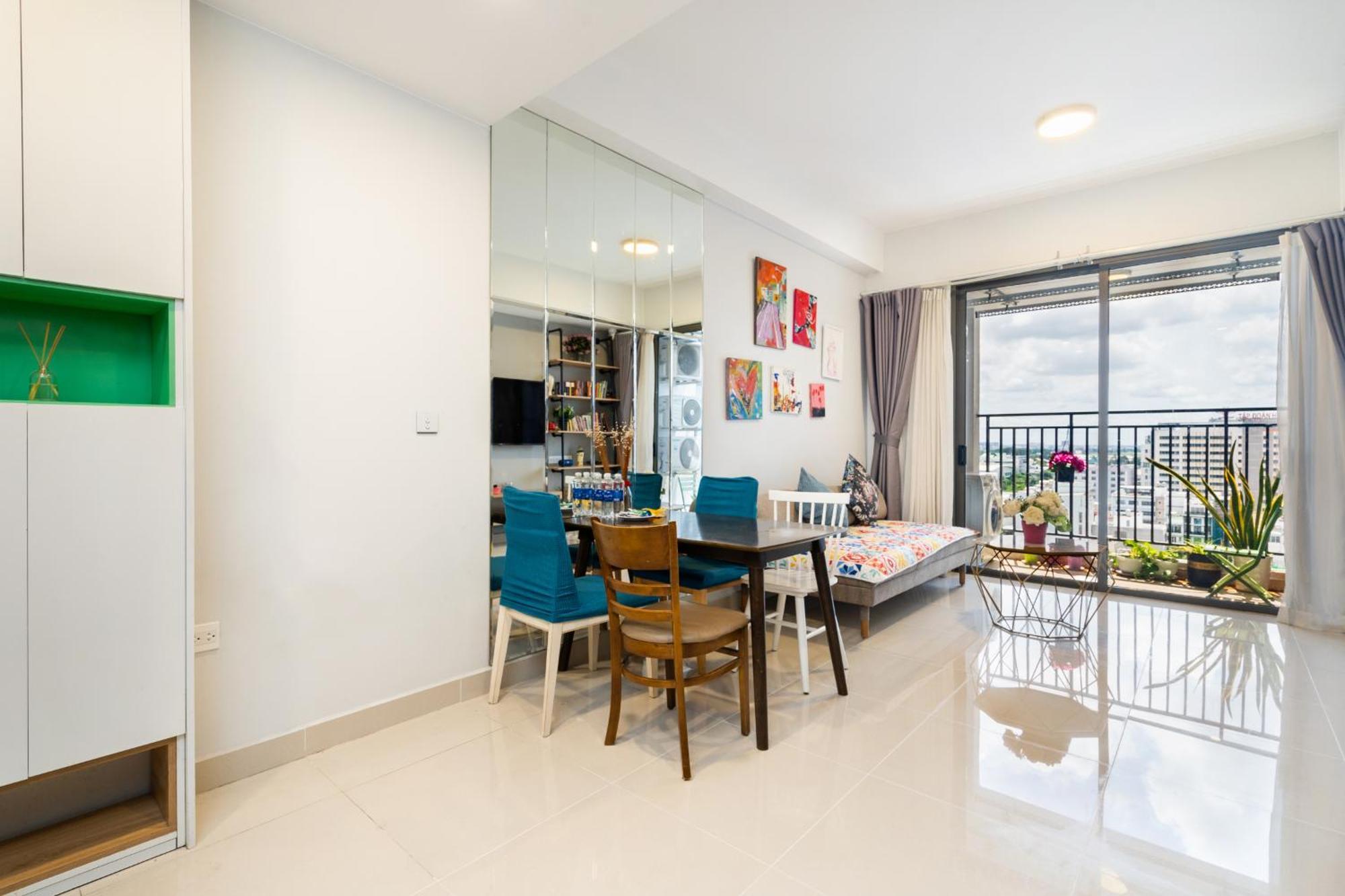 Tan Son Nhat Airport Sweet 2 Bedroom 1 Wc Apartment-free Gym , Sky Pool ,bbq ,garden