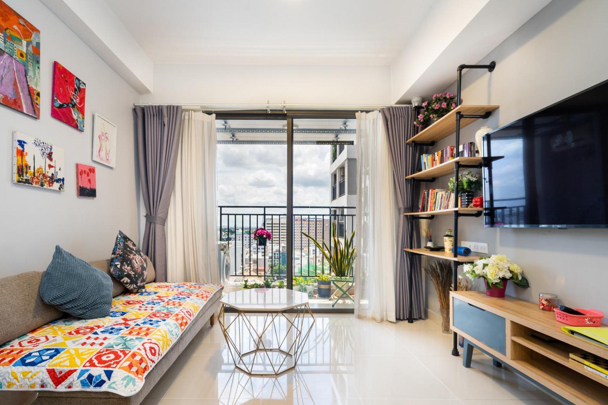 Tan Son Nhat Airport Sweet 2 Bedroom 1 Wc Apartment-free Gym , Sky Pool ,bbq ,garden Apartment