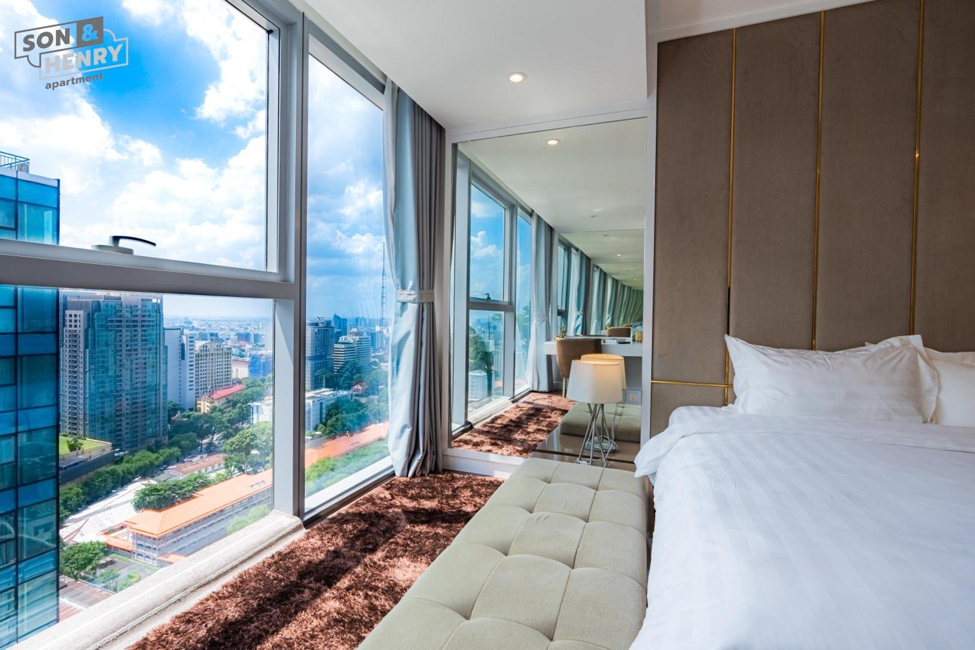 Vincom Center Dong Khoi District 1 * TP. Hồ Chí Minh