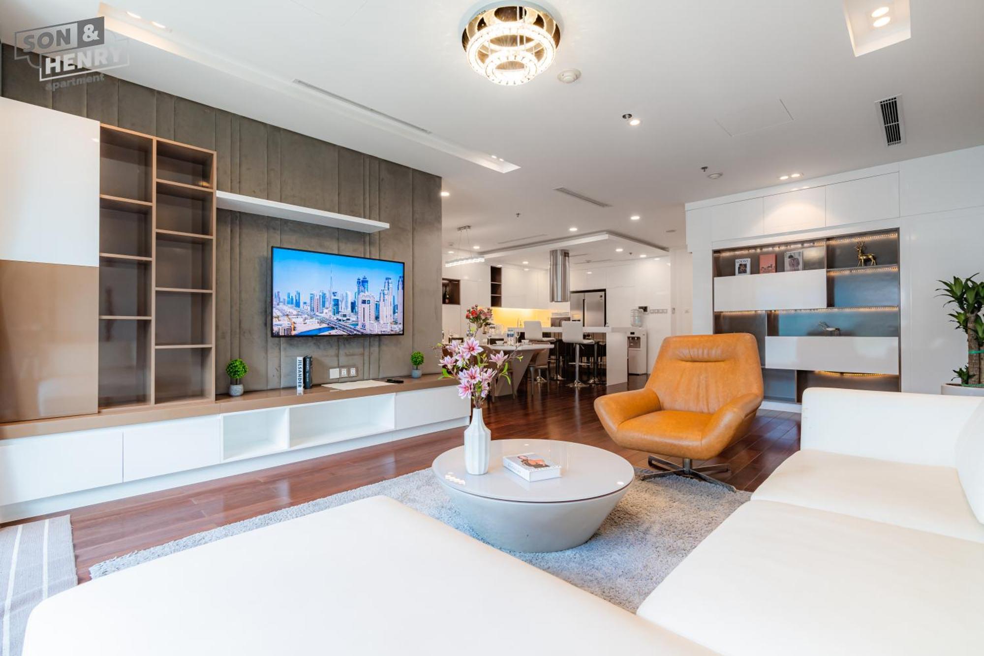 Vincom Center Dong Khoi District 1 * TP. Hồ Chí Minh