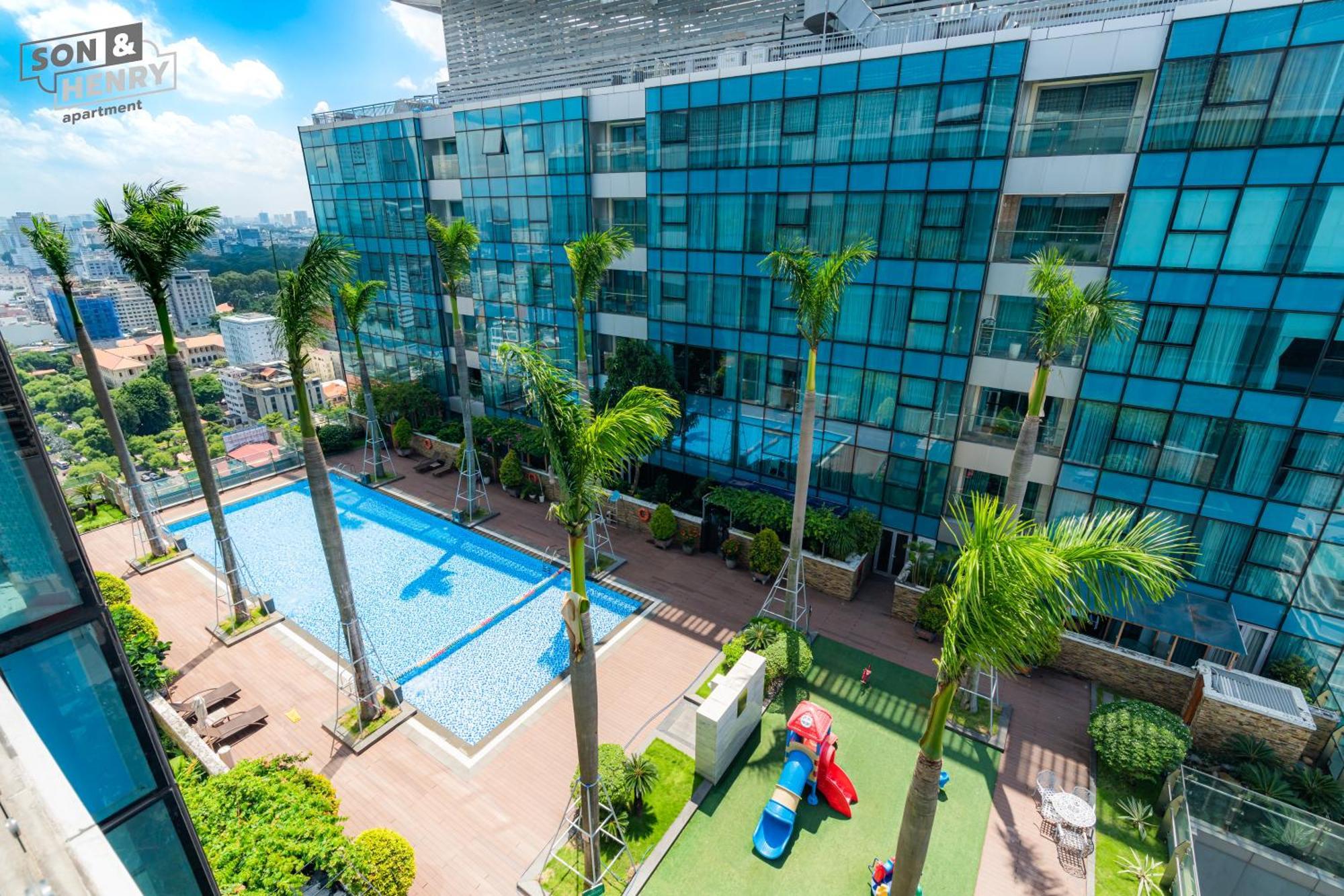 Vincom Center Dong Khoi District 1 *