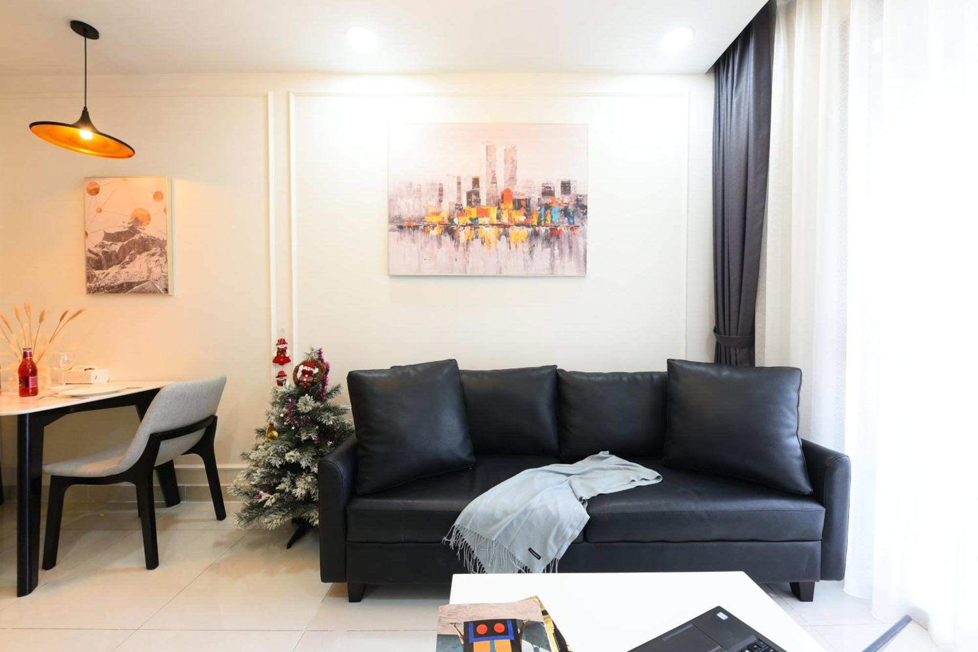 Saigon Royal Apartment *