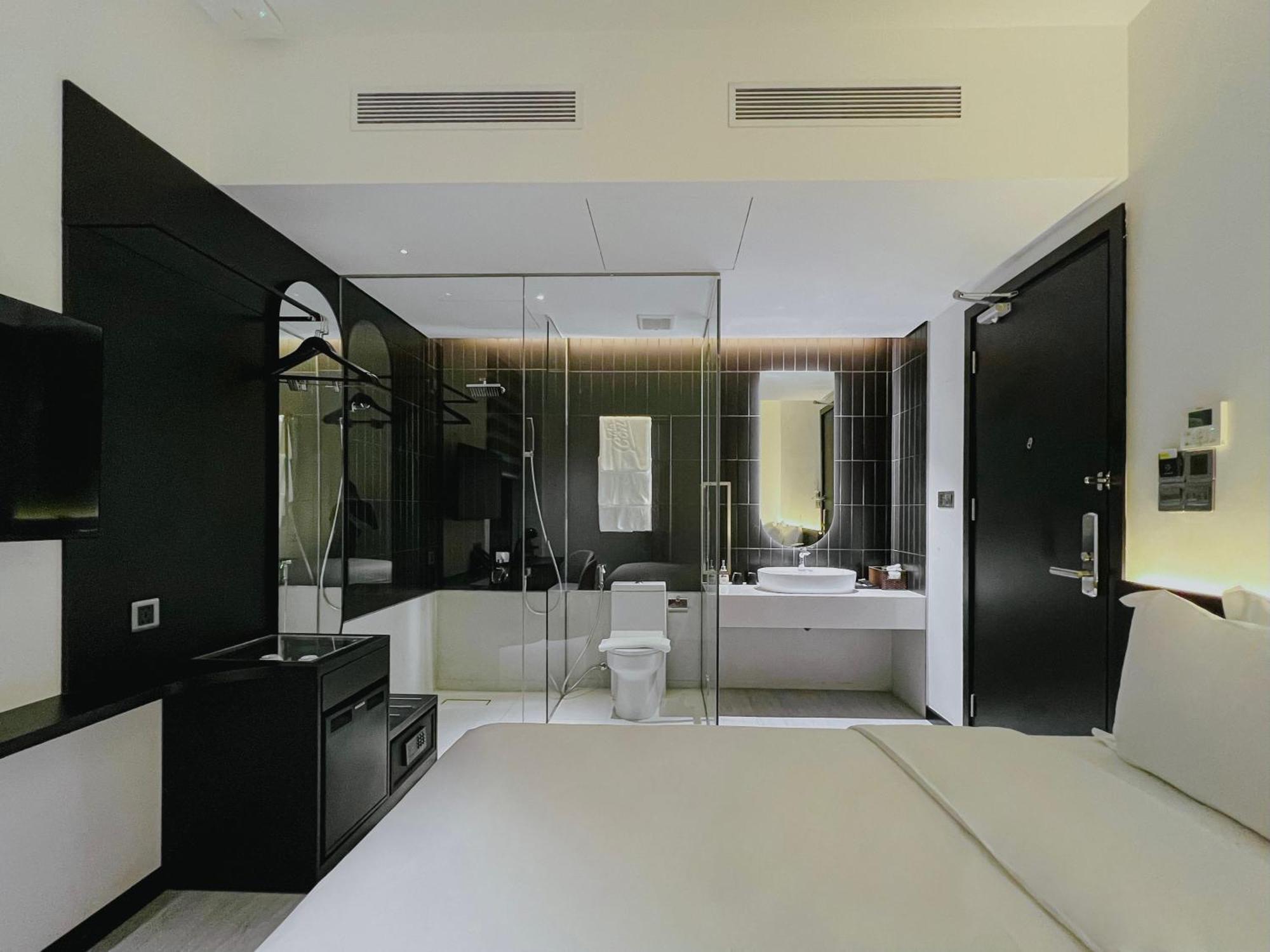 Hotel The Concept Hcmc- District 1 4*