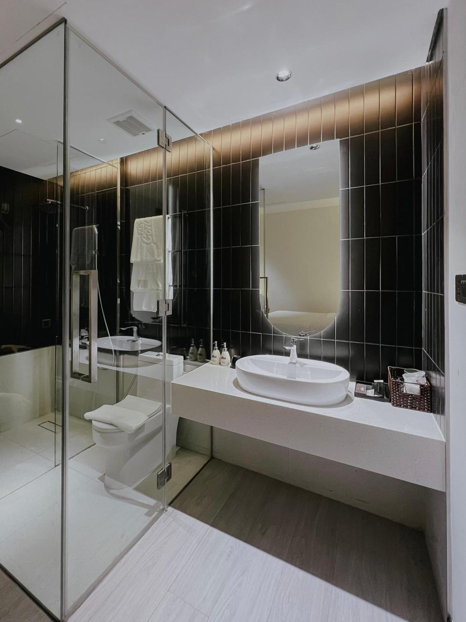 Hotel The Concept Hcmc- District 1