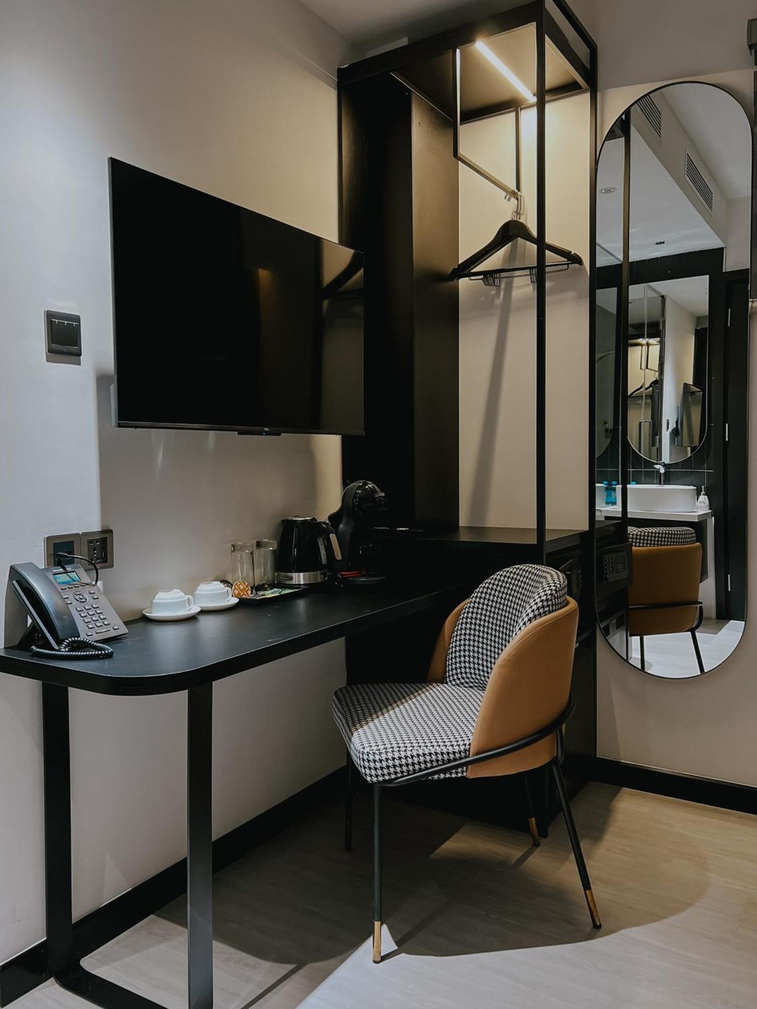 Hotel The Concept Hcmc- District 1