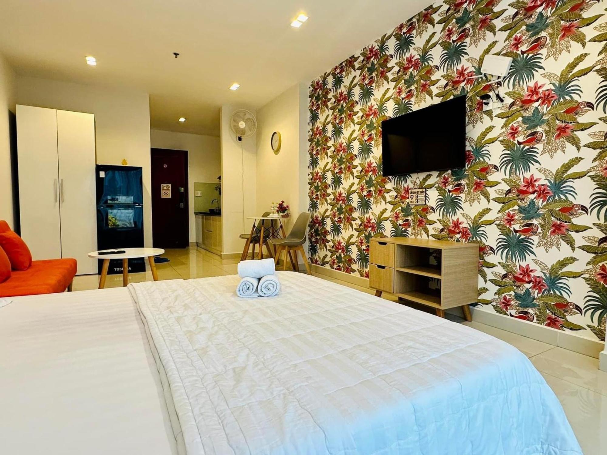 Teddy At Sky Center Luxury Apartment