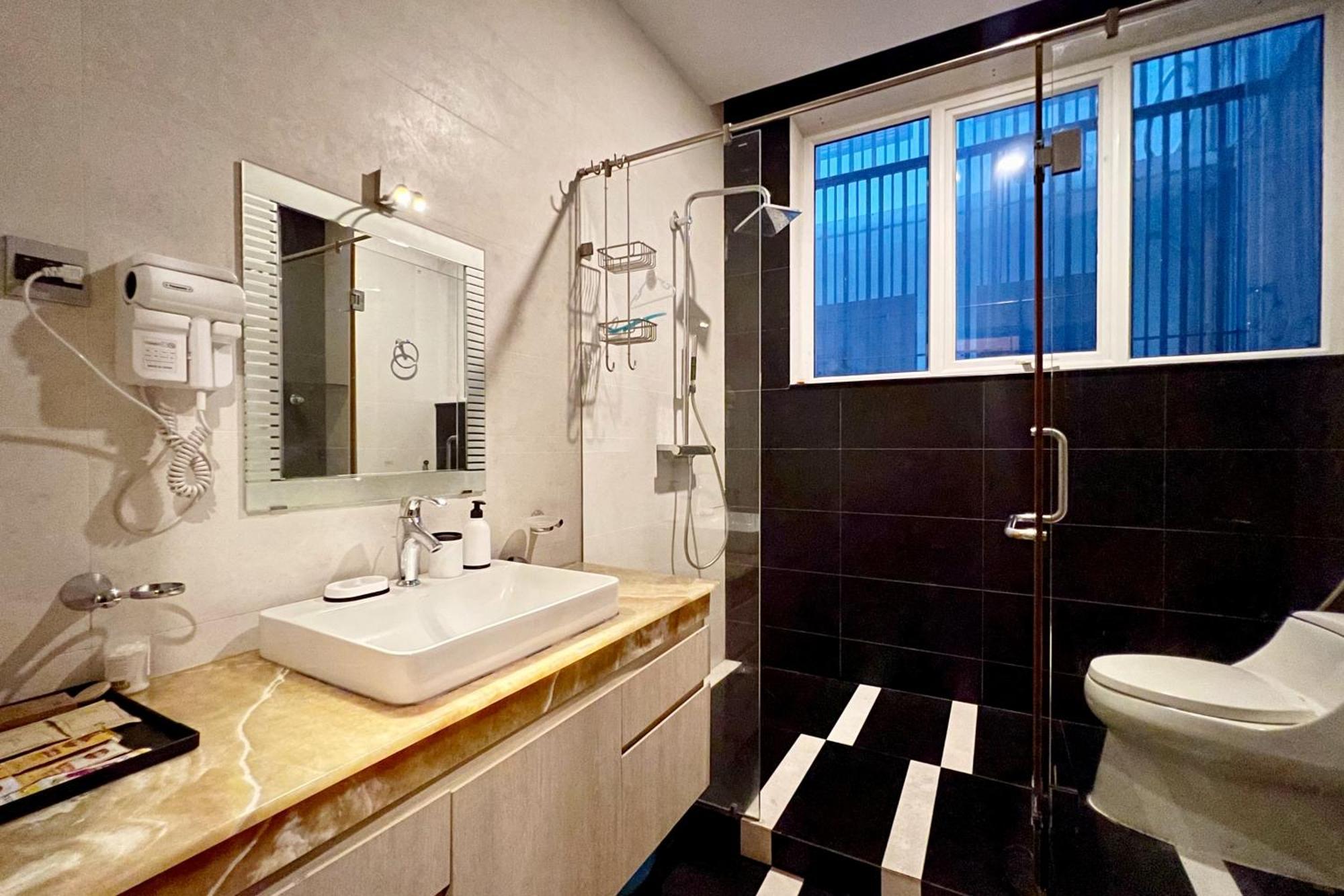 Lakeview Park - Private Pool, Bbq, Karaoke Villa *