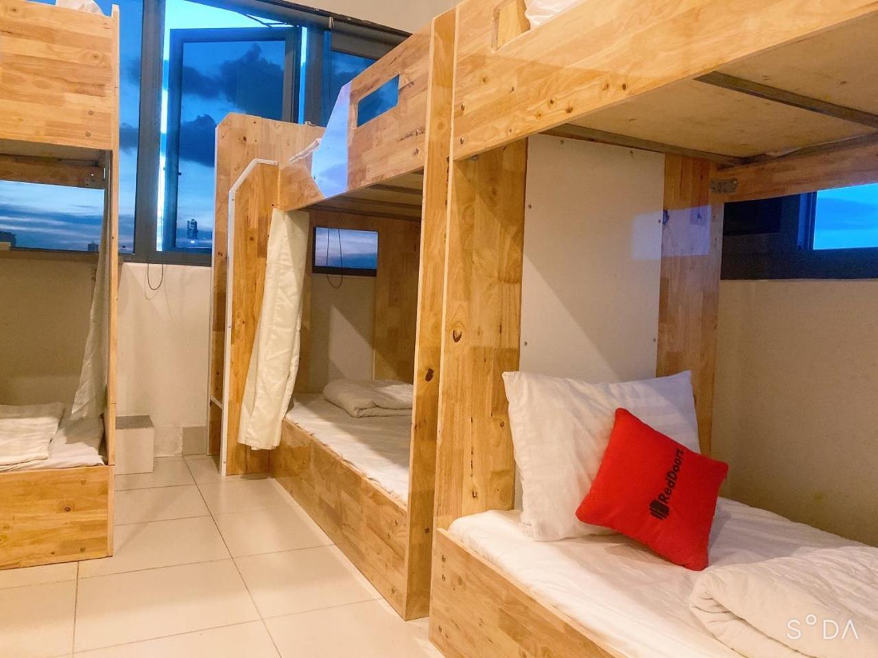 Rita - San Bay Tan Son Nhat- Airport,canh Benh Vien Tam Anh, San Quan Khu 7 Khách sạn
