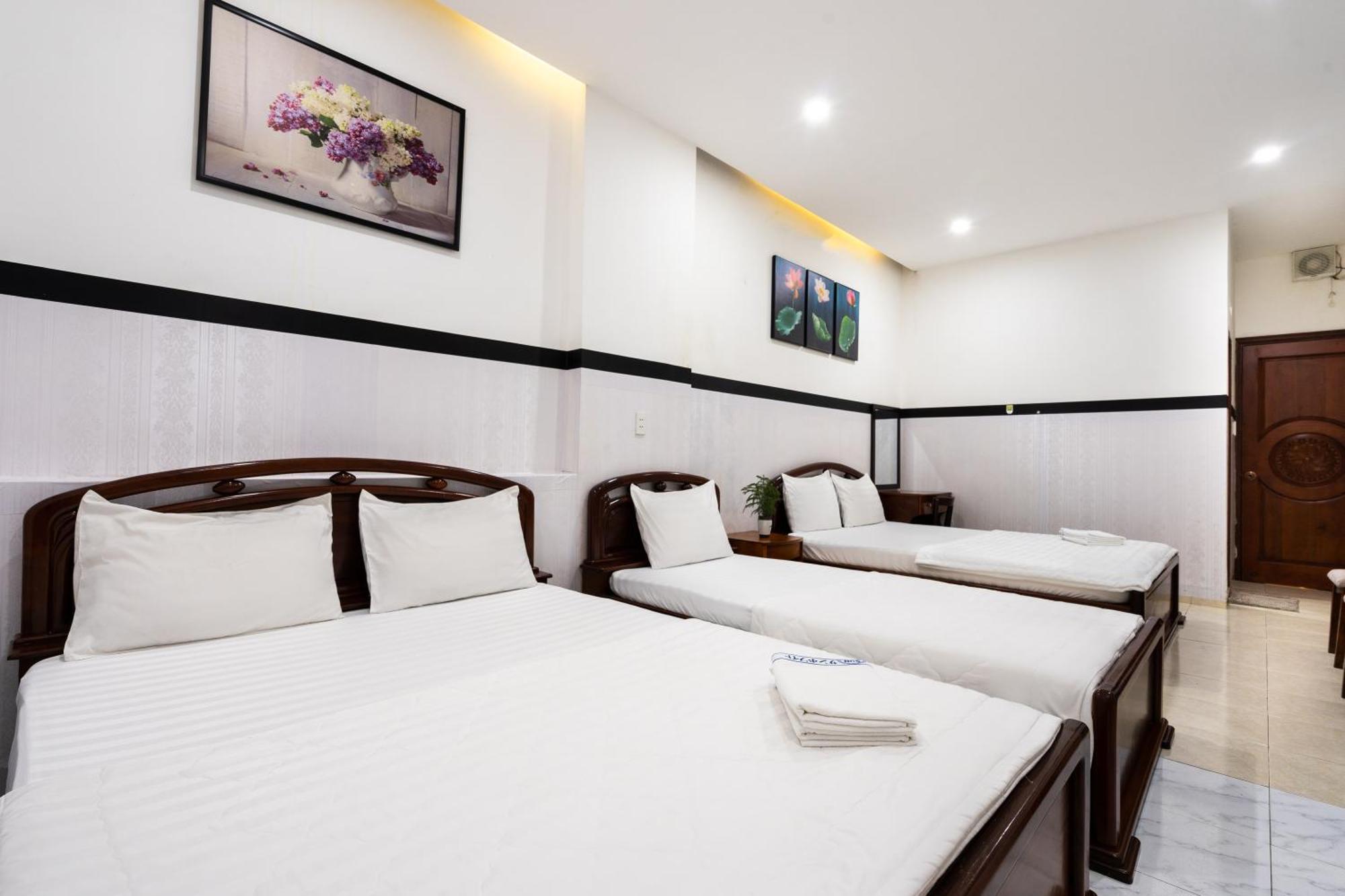 Khách sạn ân Tình