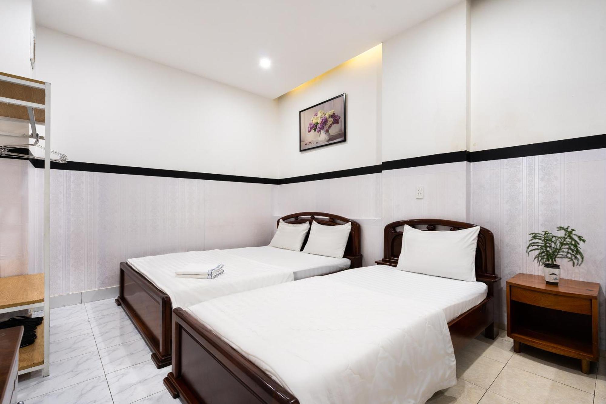 Khách sạn ân Tình