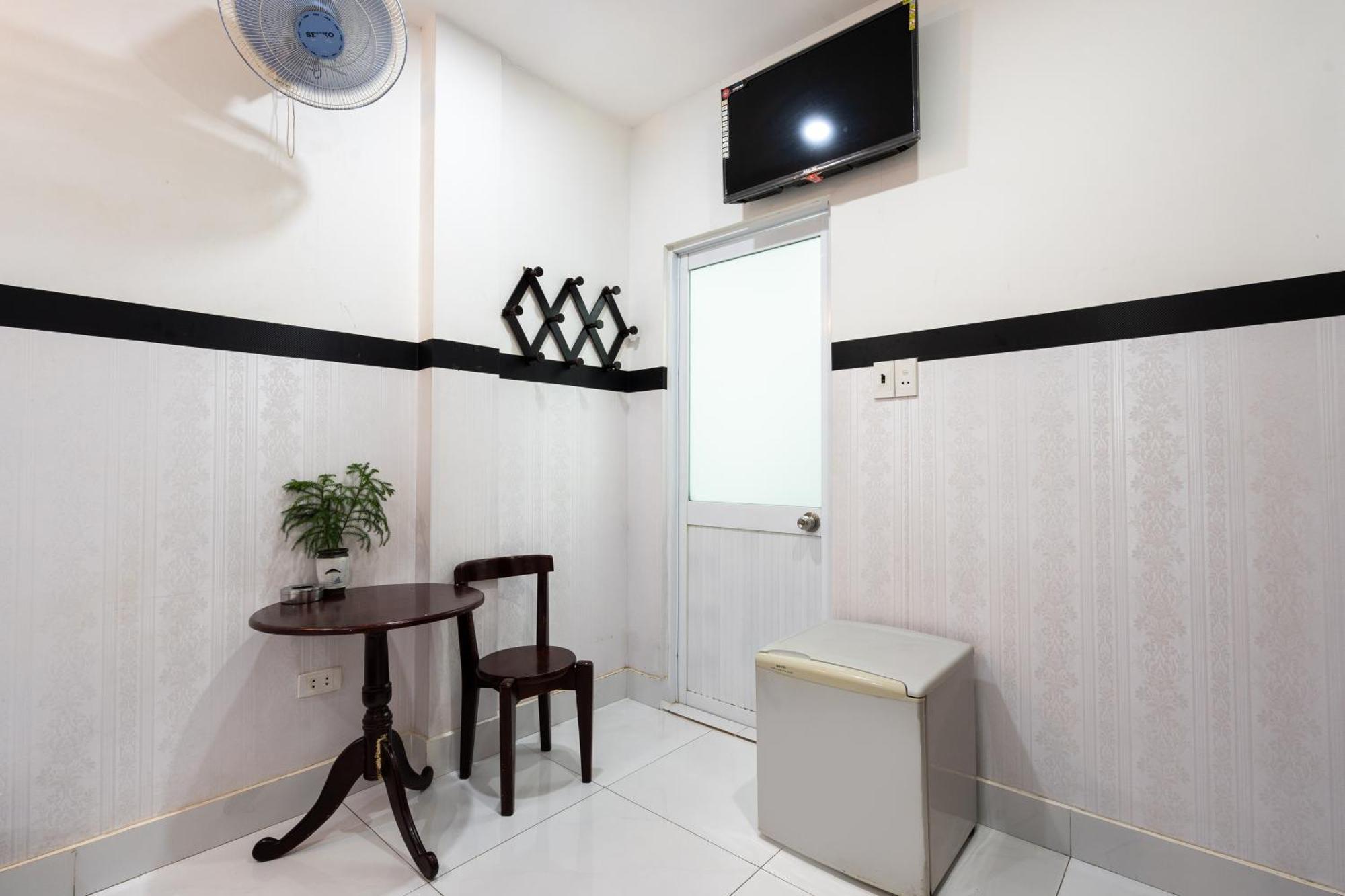 Khách sạn ân Tình
