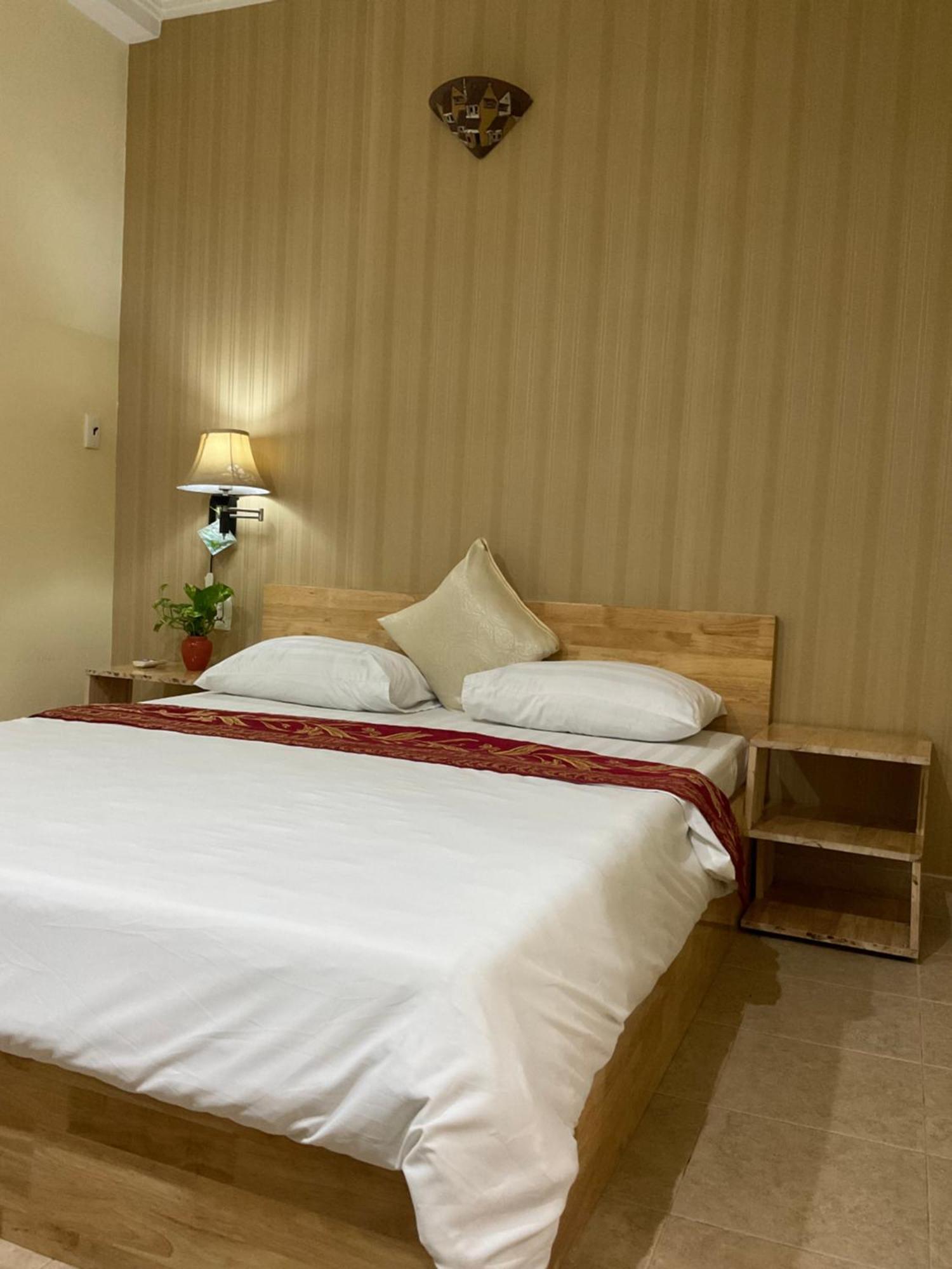 Khach San Minh Chau - Hoa Hung Hotel