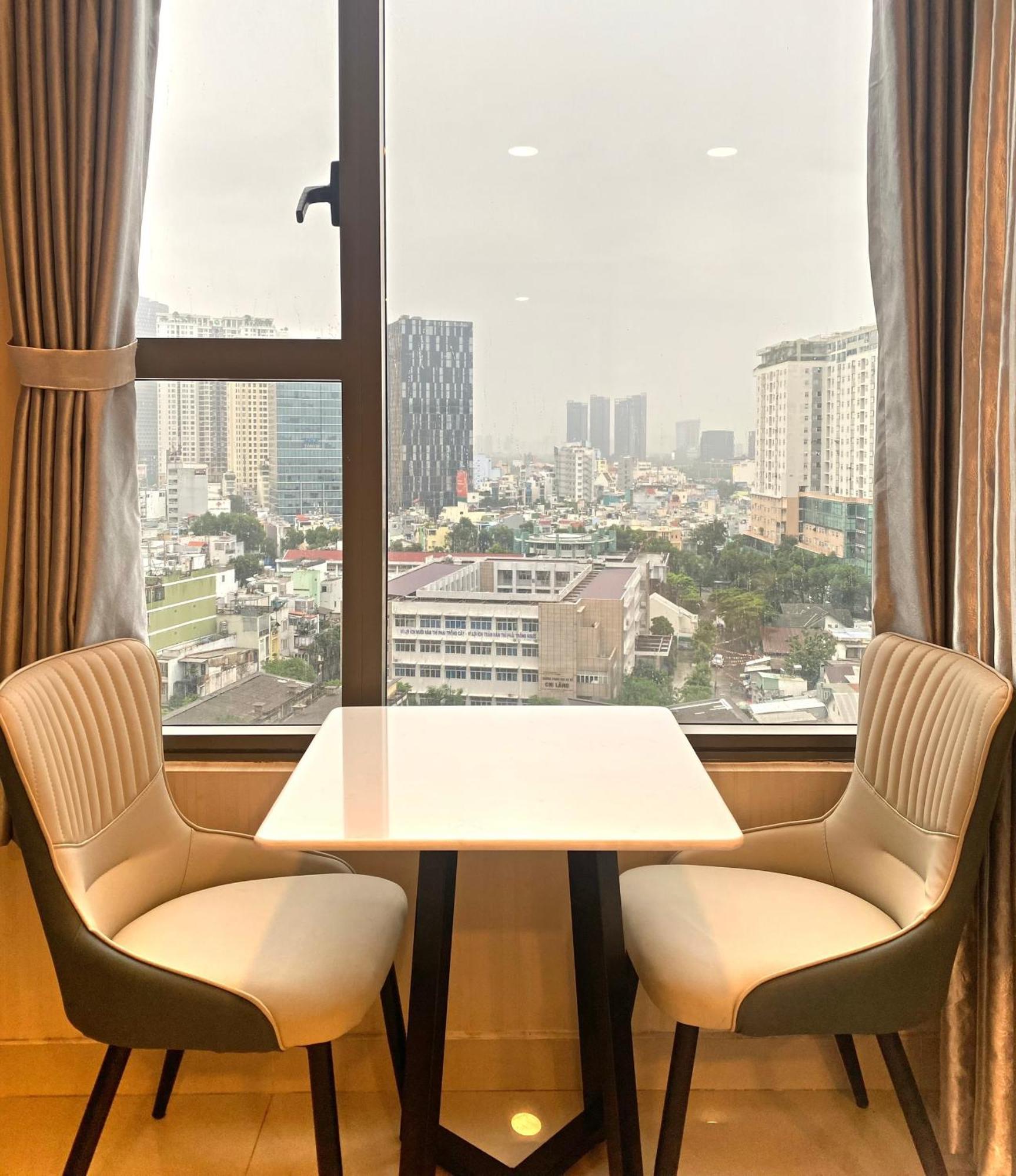 Apartment Yourhomes - River Gate Ho Chi Minh City