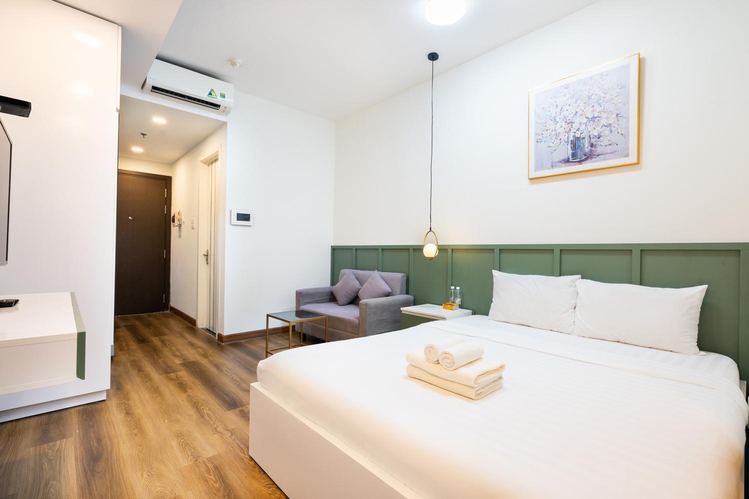 Yo's Homes Rivergate Infinity Pool Near District 1 * Ho Chi Minh City