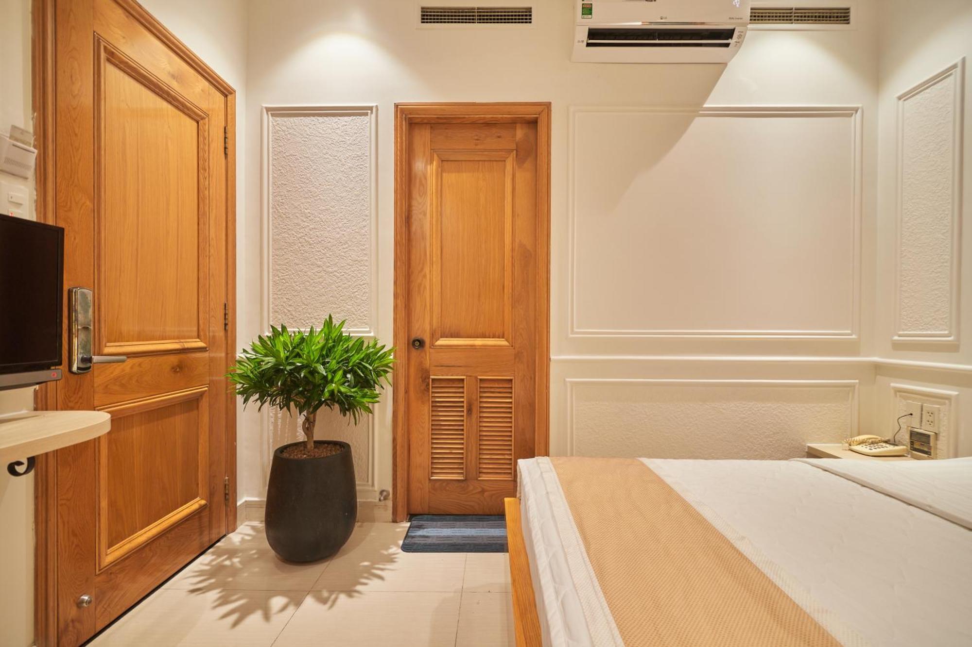 Bin Bin 10 - Mimosa Near Tan Son Nhat Airport Ho Chi Minh City