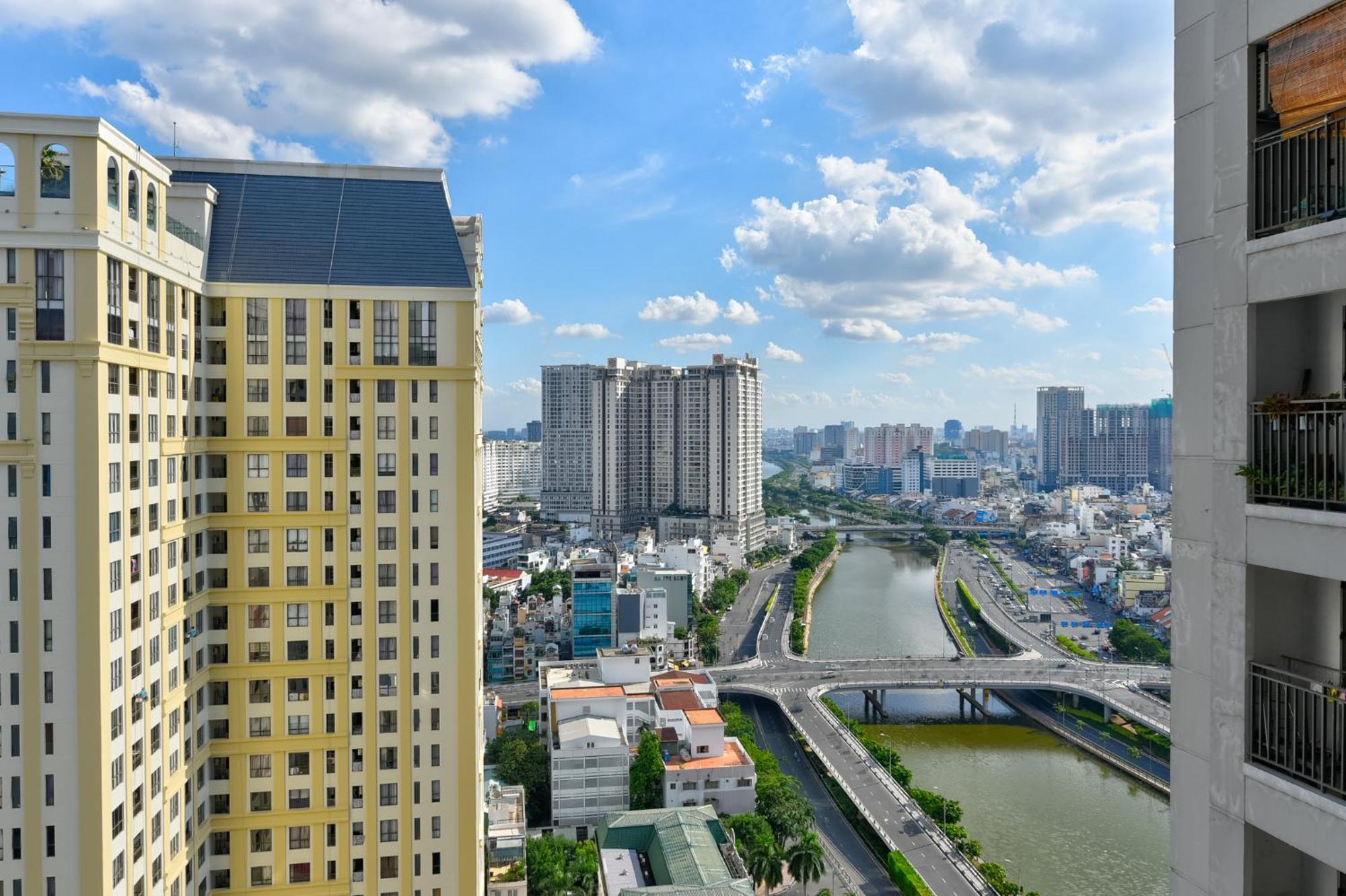 April 4* Bandar Ho Chi Minh