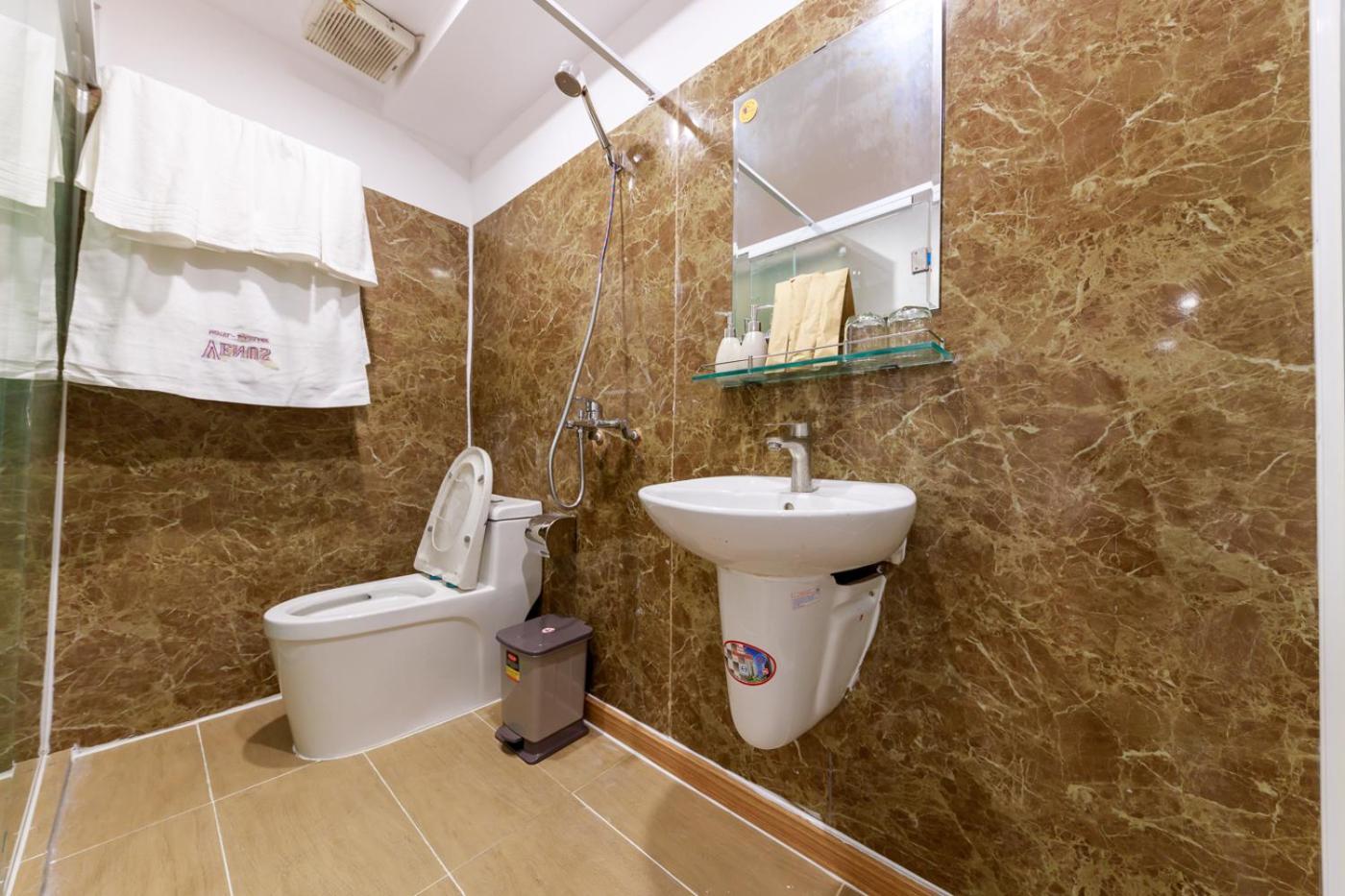 Venus & Massage - Bui Vien Walking Street Hotel 3*