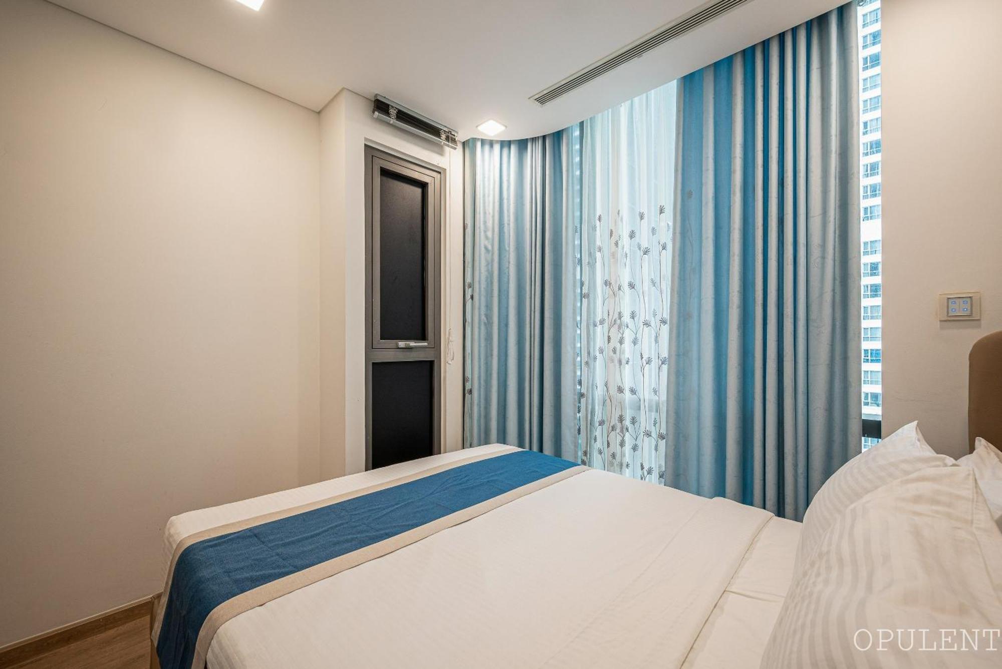 Căn hộ Opulent Skyline Homes At Landmark 81 *