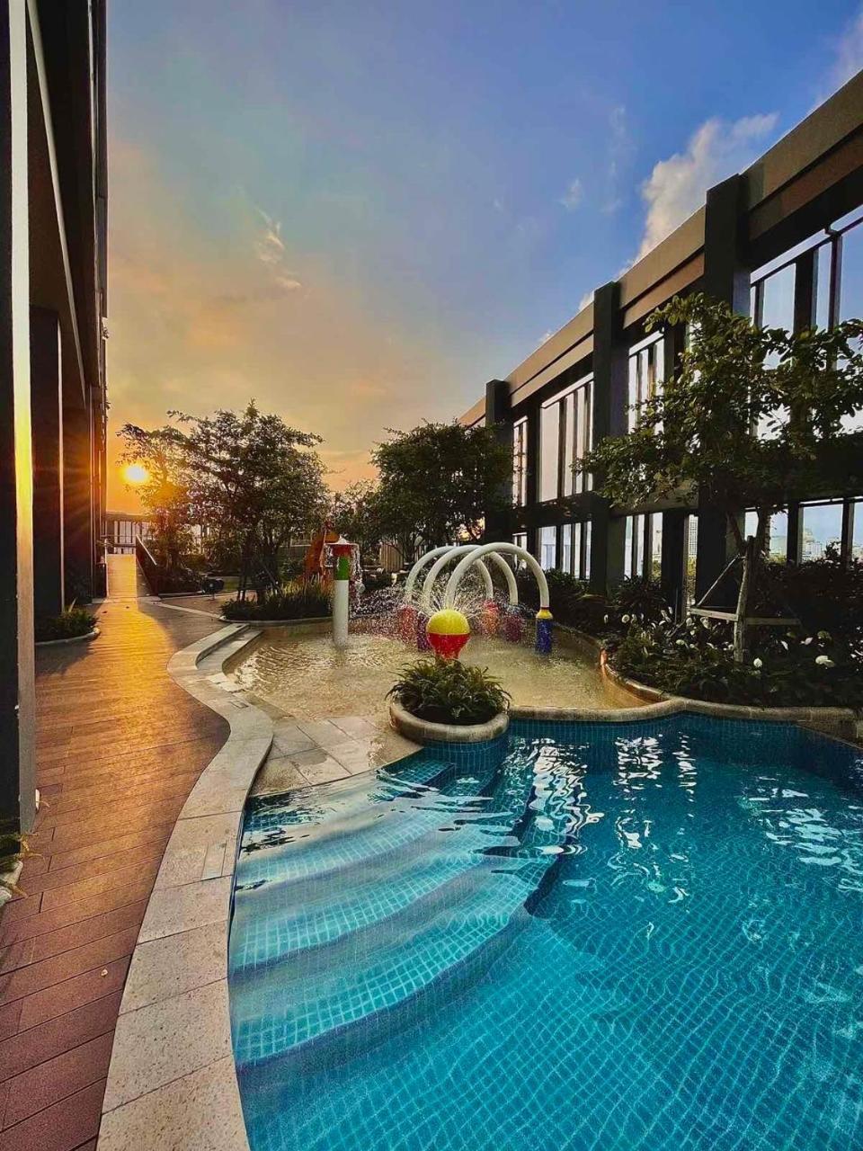 Panoramic River View, Saltwater Pool In Saigon Cbd * Ho Chi Minh City