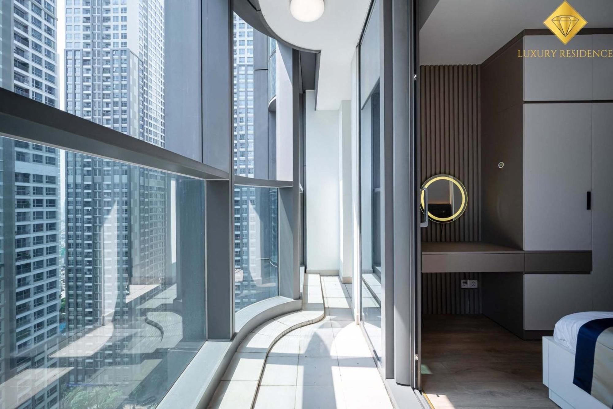 Landmark 81 Signature