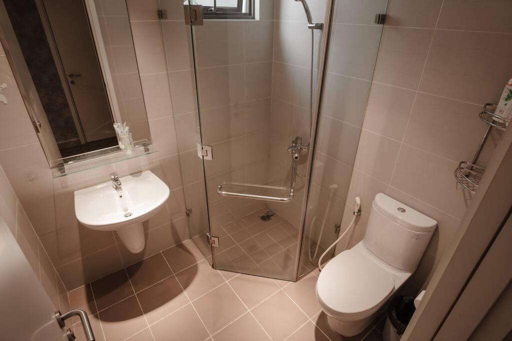 Apartment Masteri Riverview - Bathtub/projector/sound Sys