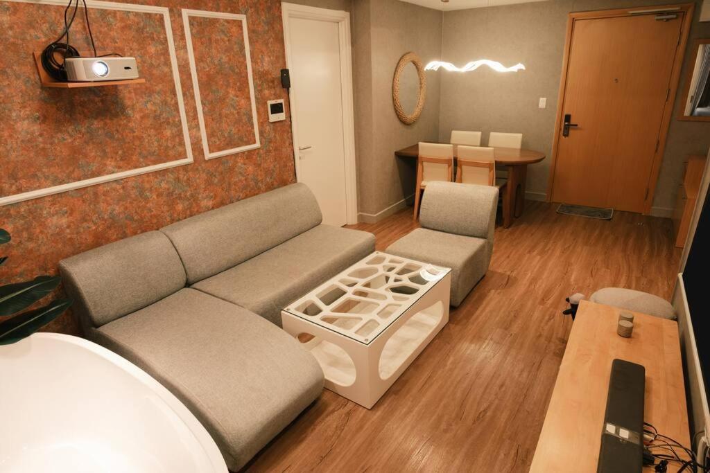 Masteri Riverview - Bathtub/projector/sound Sys Ho Chi Minh City
