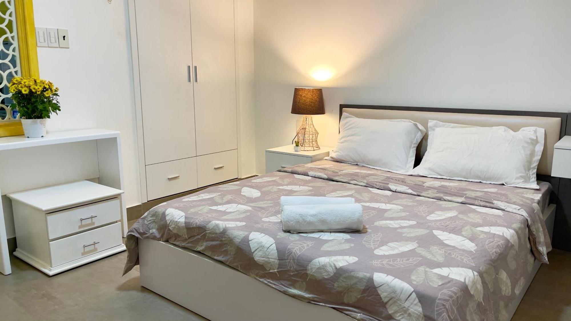 A Cozy And Stylish In The Heart Of Apartment