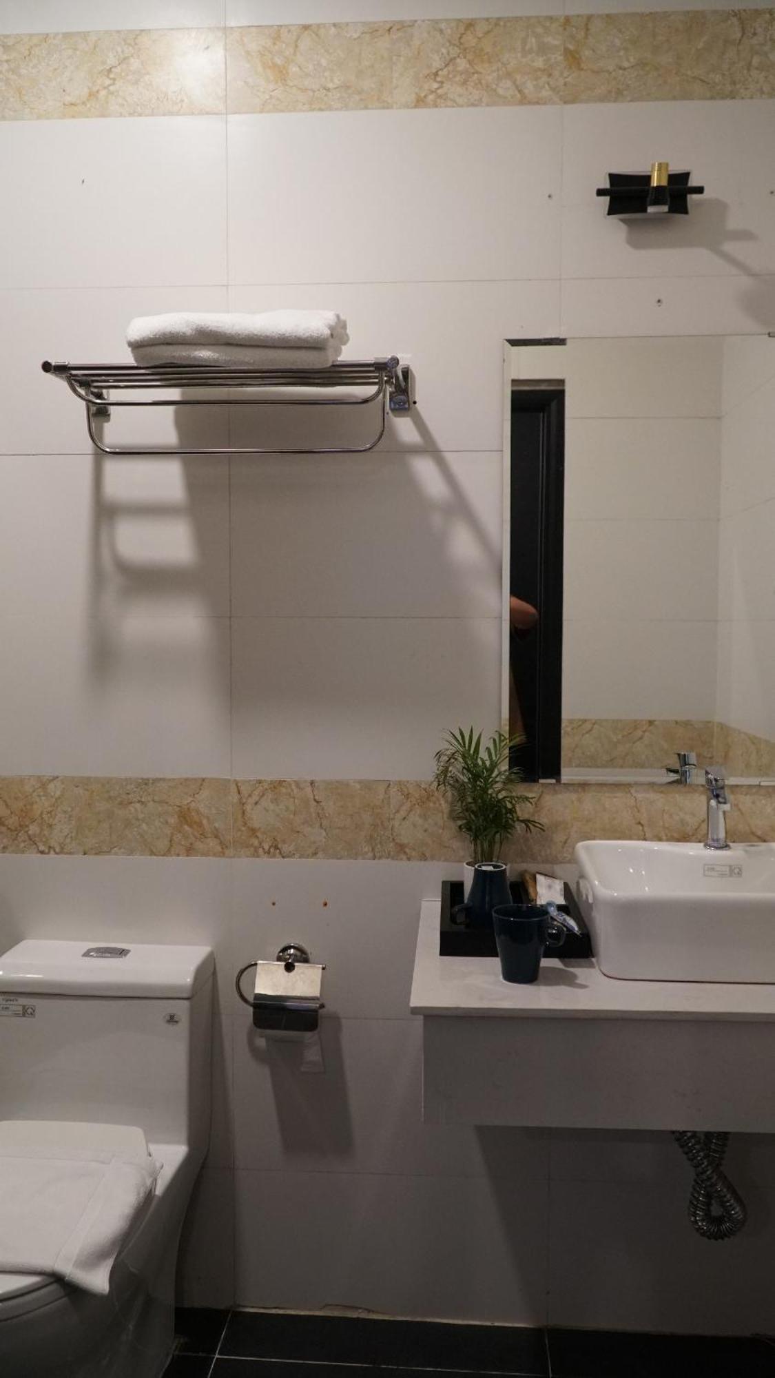 Bros Hotel