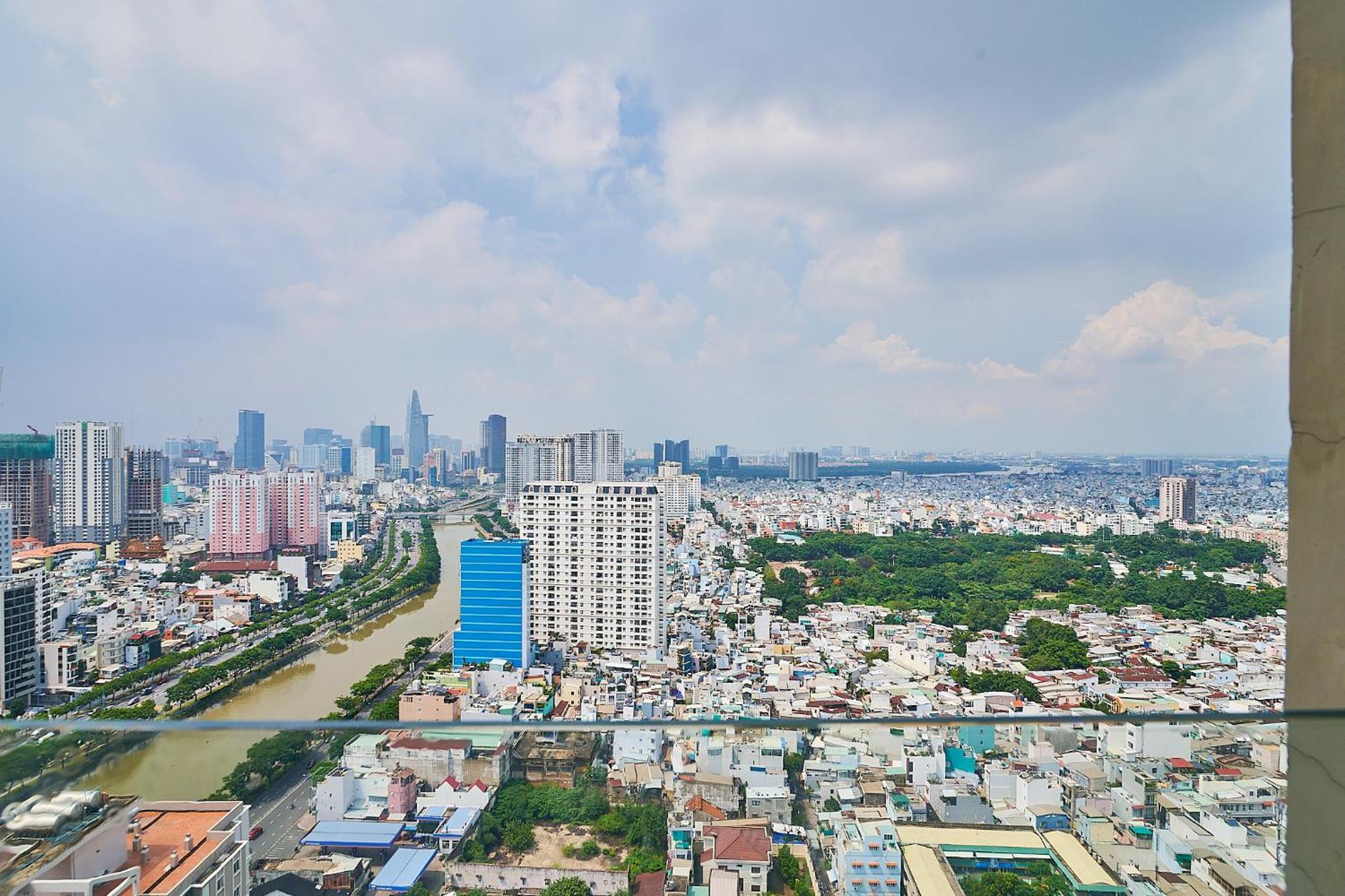 Clover Goldview Serviced Apartment