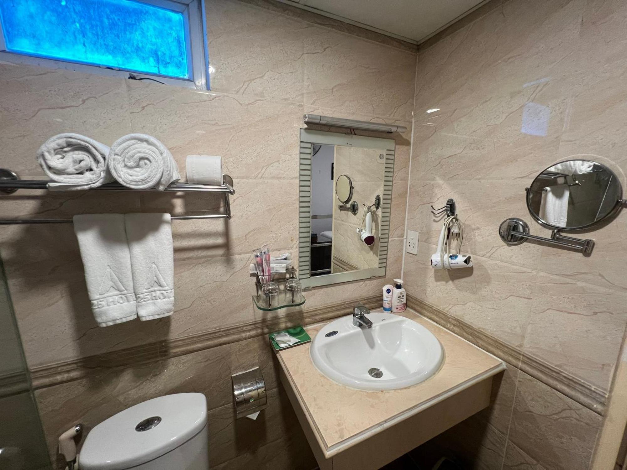 Hotel A25 - 19 Bui Thi Xuan *