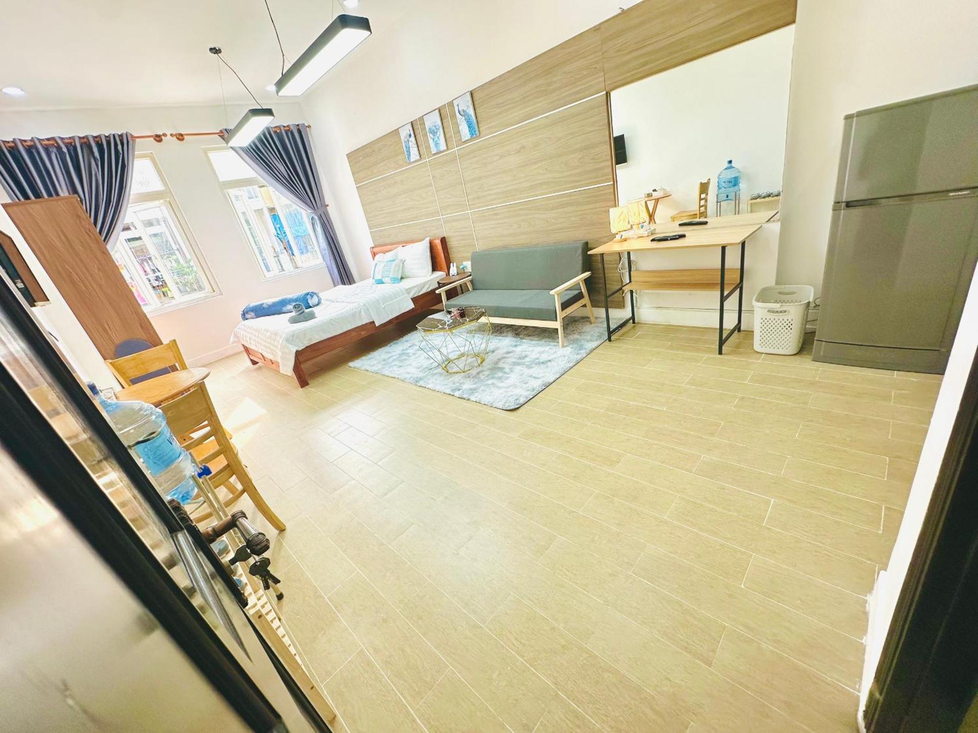 Spacious Studio - Heart Of District 1 Apartment