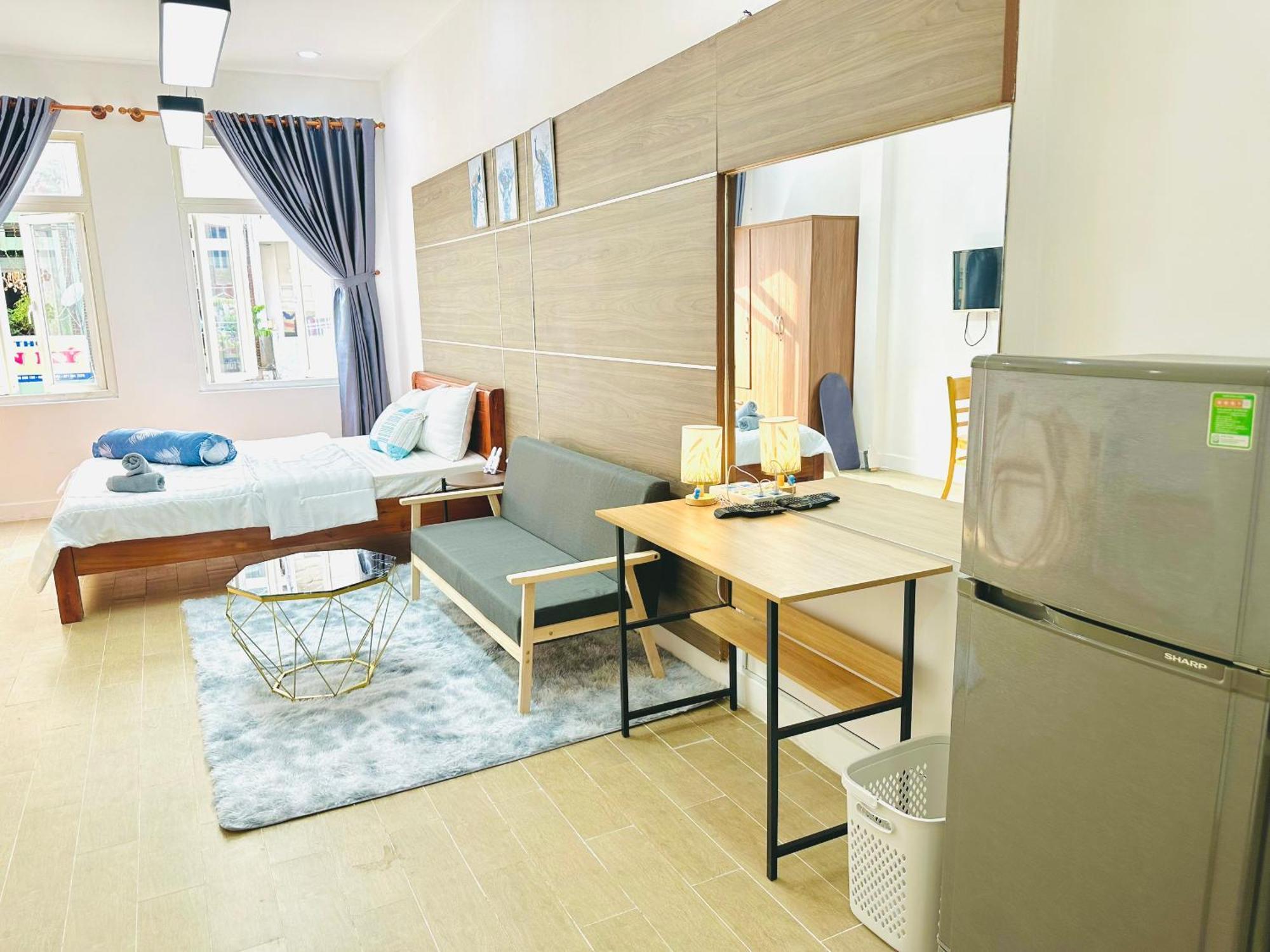 Apartment Spacious Studio - Heart Of District 1 *