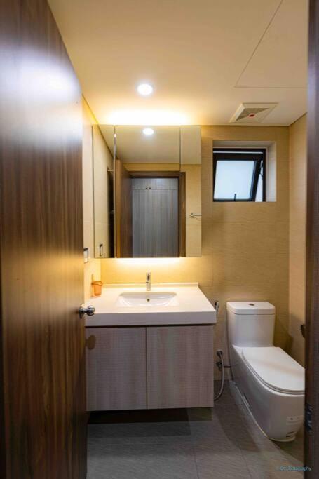 Hado Iris 4, 10 Mins Away From District 1 Apartment
