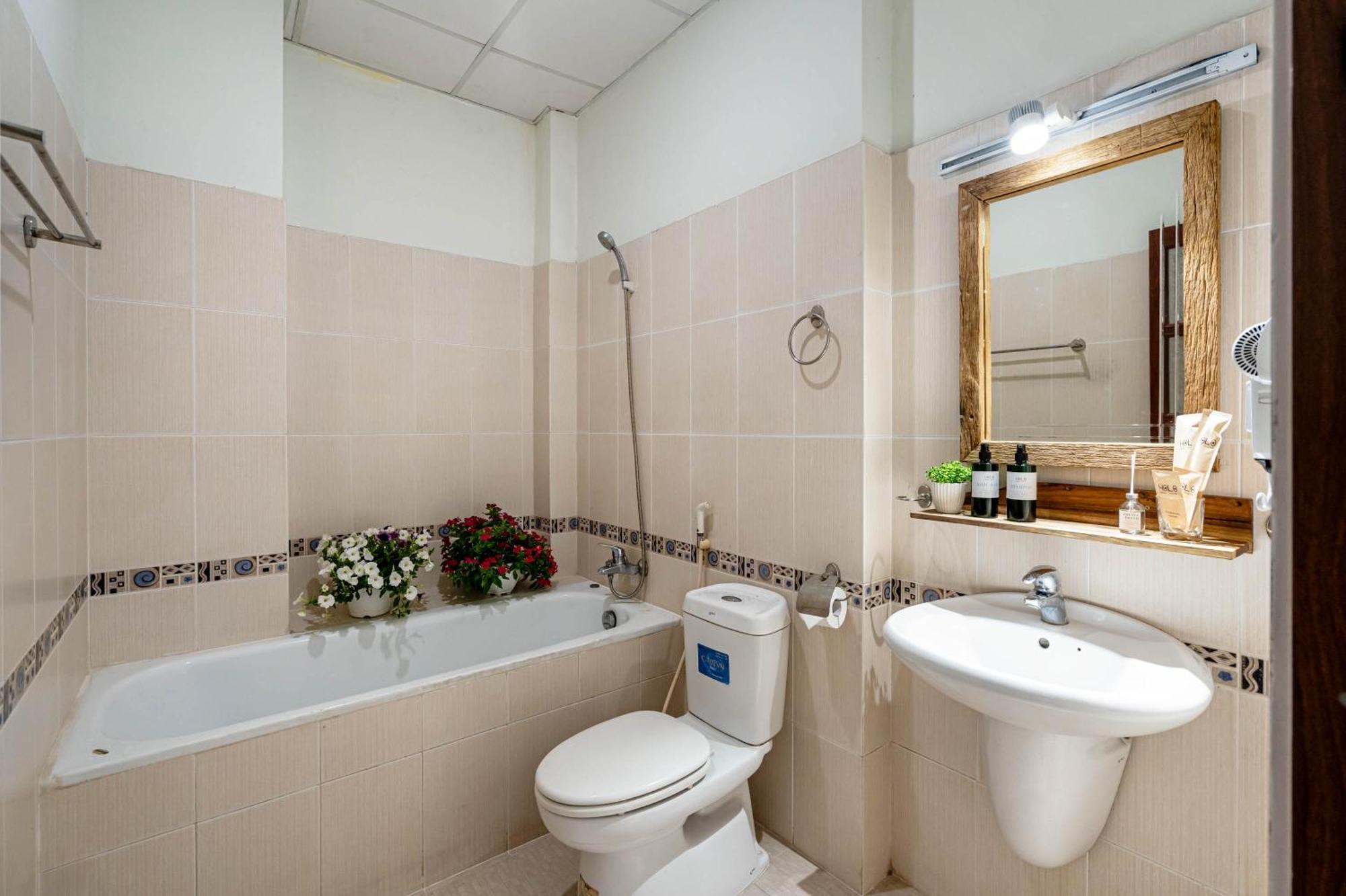 Homestay Holo Le Thanh Ton Saigon Serviced *