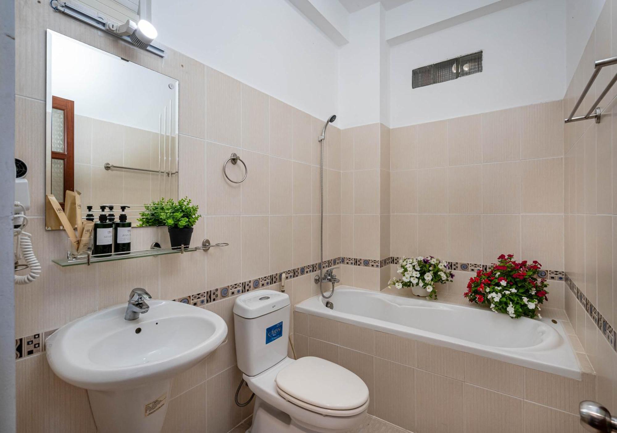 Homestay Holo Le Thanh Ton Saigon Serviced *