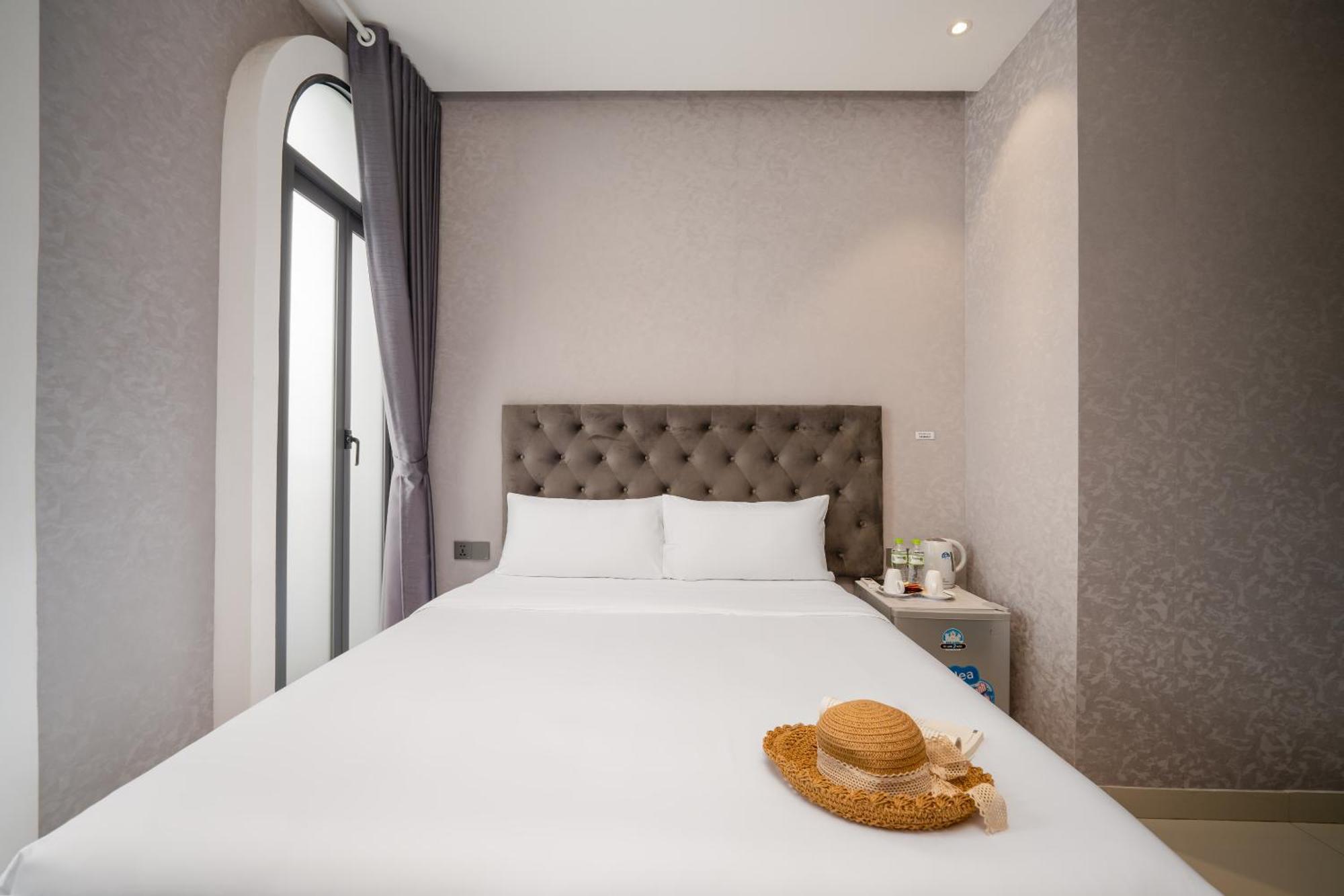 Hotel Mari Queen