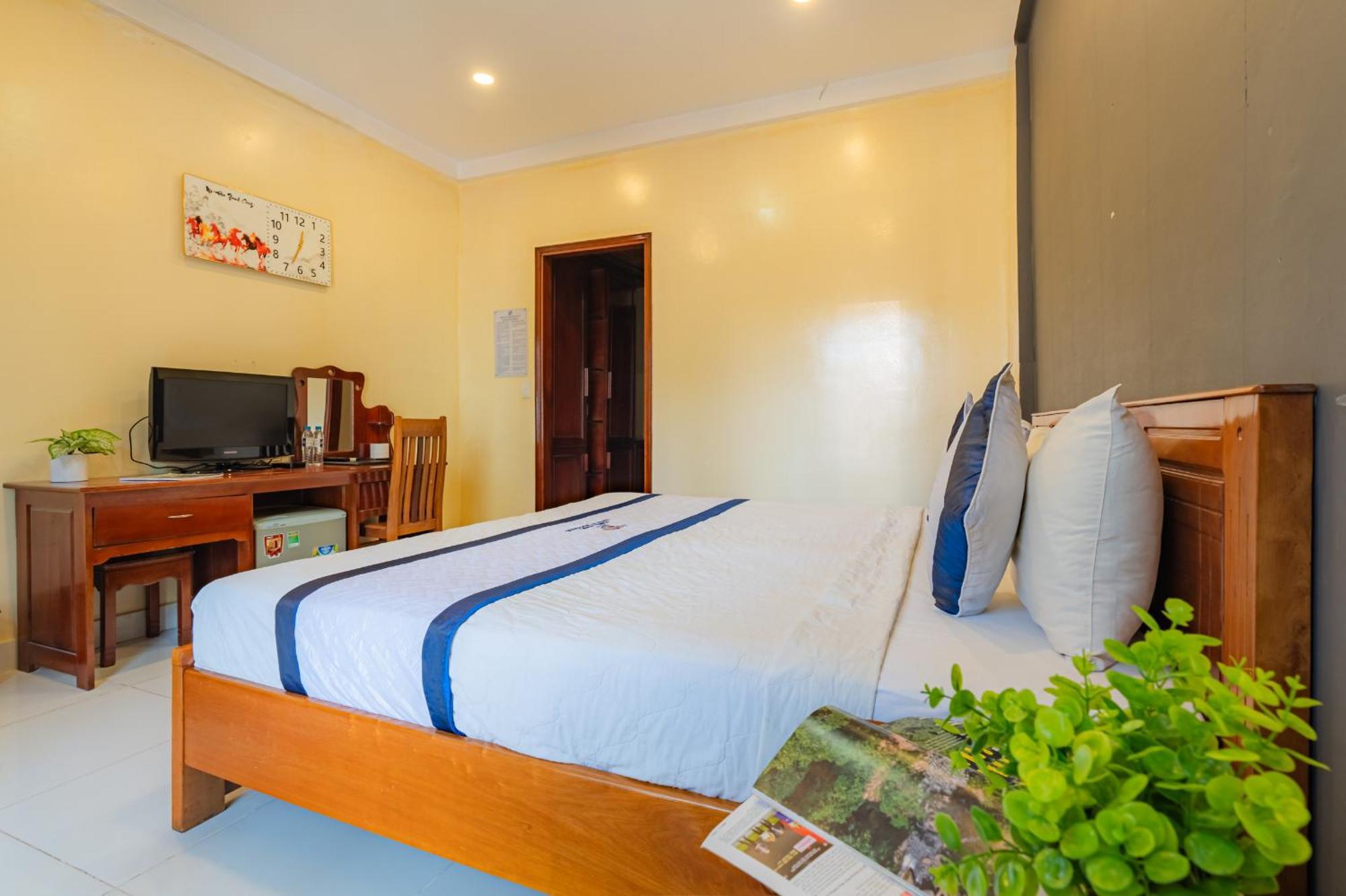 Hotel Khach San Hanh Long
