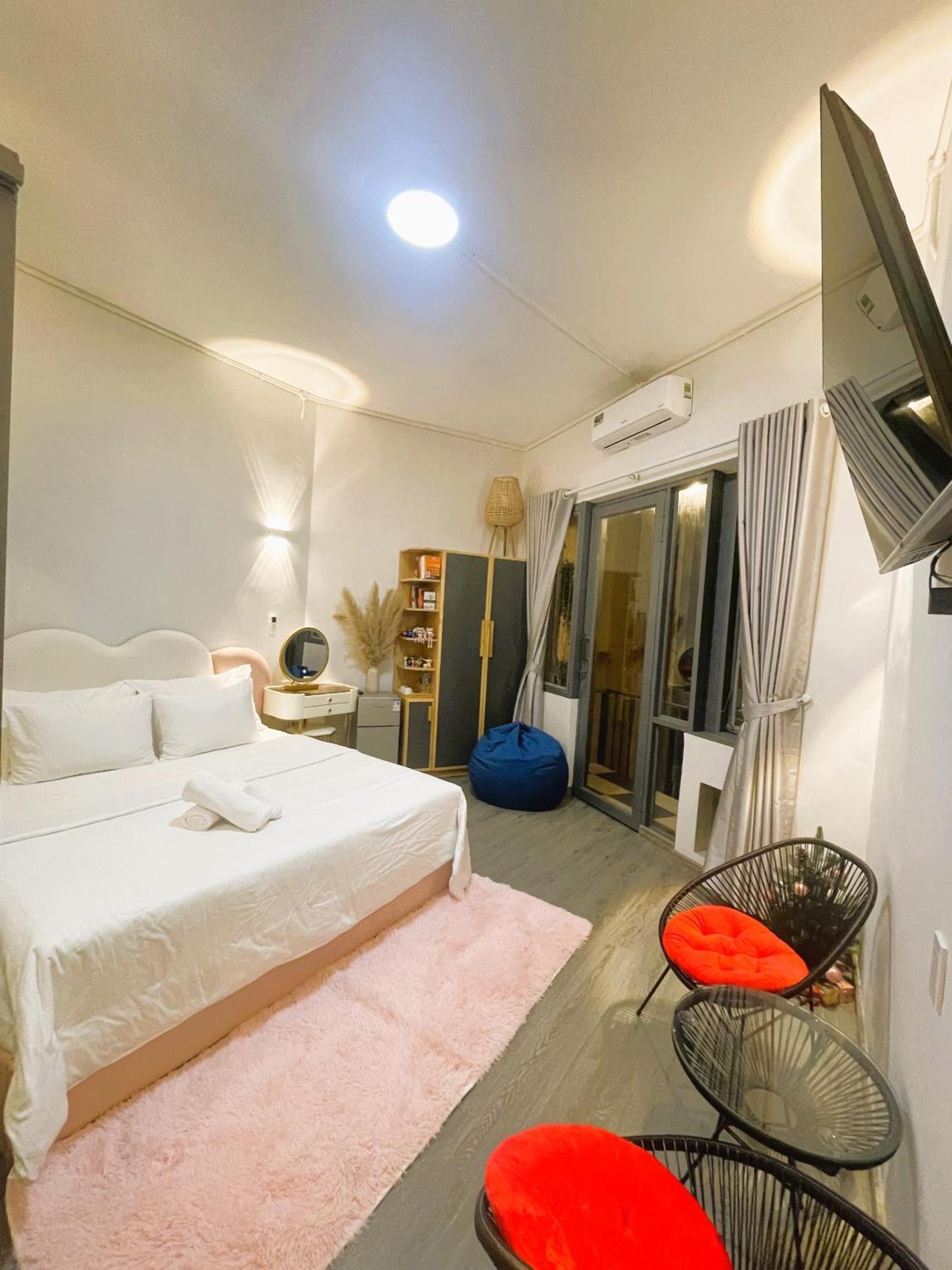 Khách sạn hẻo lánh 6even - Have A Staycation In The Cafe Building TP. Hồ Chí Minh