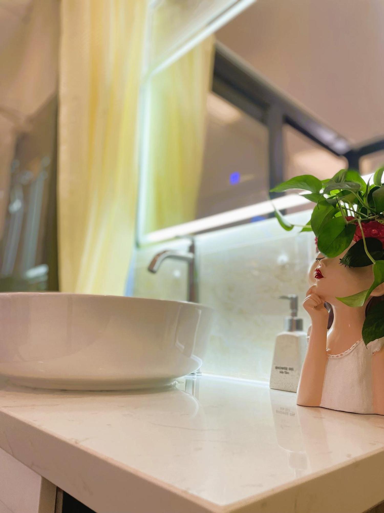 6even - Have A Staycation In The Cafe Building Khách sạn hẻo lánh TP. Hồ Chí Minh