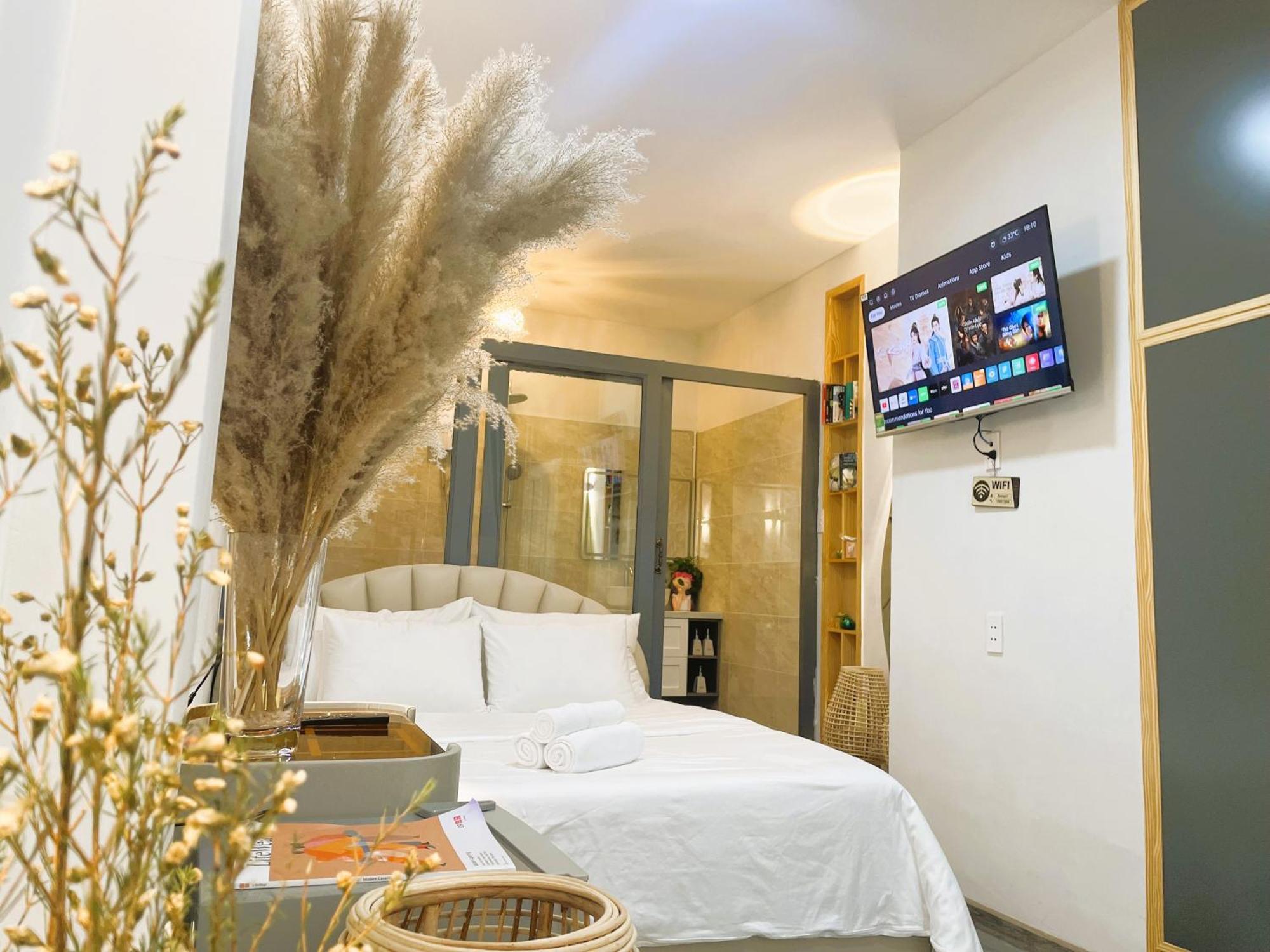 Khách sạn hẻo lánh 6even - Have A Staycation In The Cafe Building