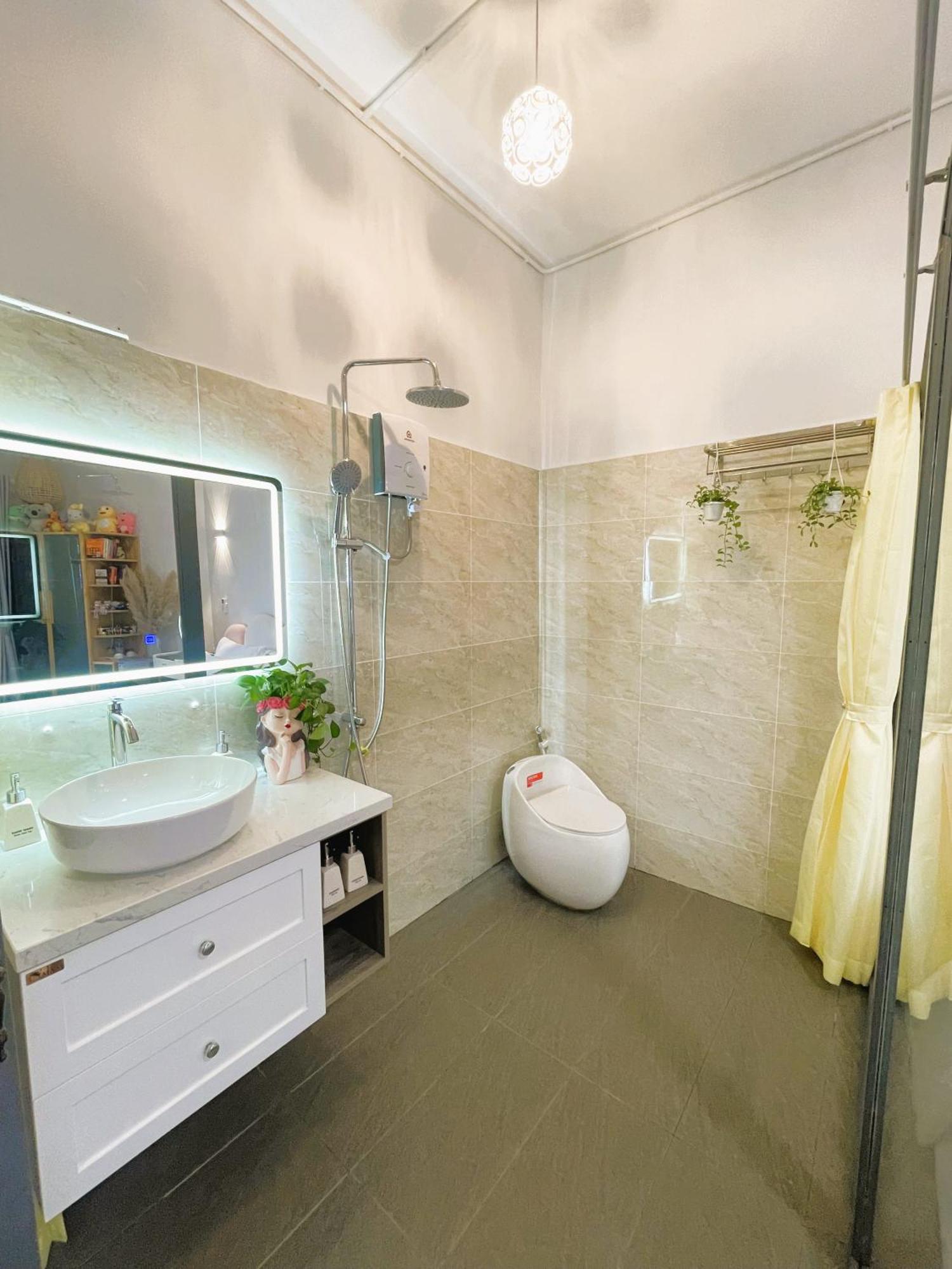 Khách sạn hẻo lánh 6even - Have A Staycation In The Cafe Building TP. Hồ Chí Minh