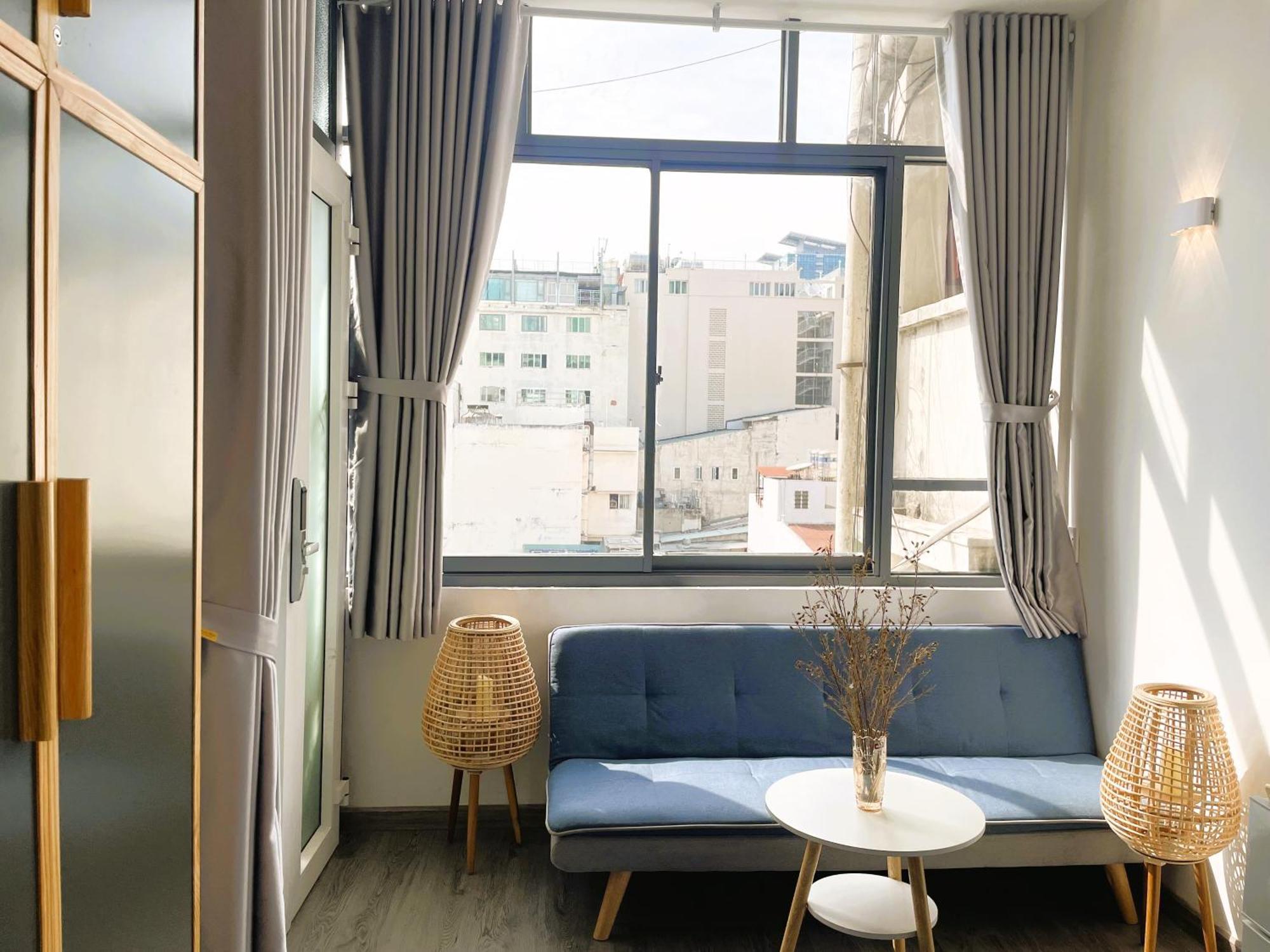 Khách sạn hẻo lánh 6even - Have A Staycation In The Cafe Building