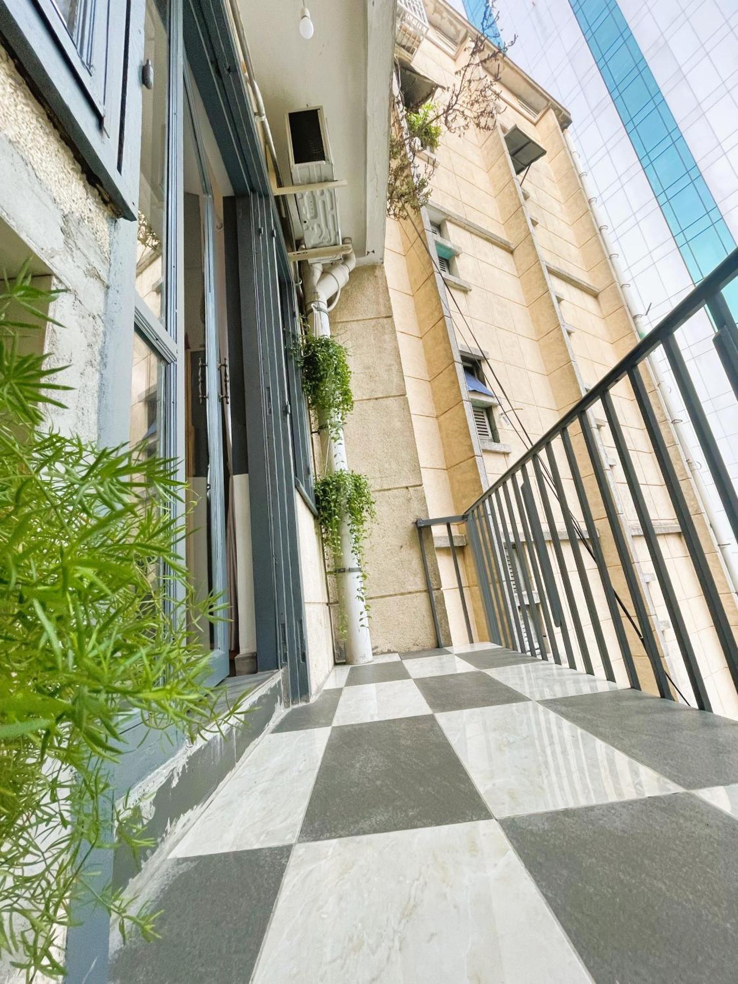 6even - Have A Staycation In The Cafe Building Khách sạn hẻo lánh TP. Hồ Chí Minh