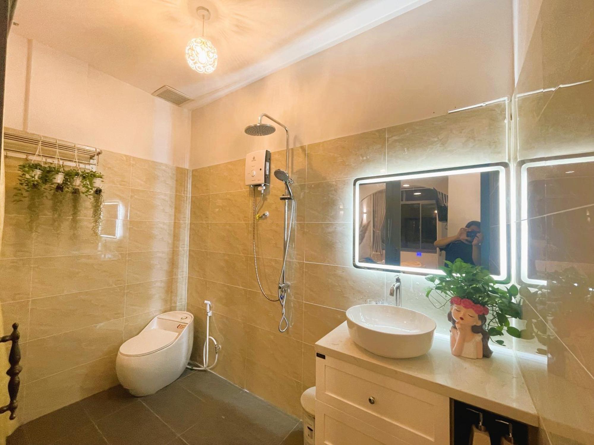 Khách sạn hẻo lánh 6even - Have A Staycation In The Cafe Building TP. Hồ Chí Minh