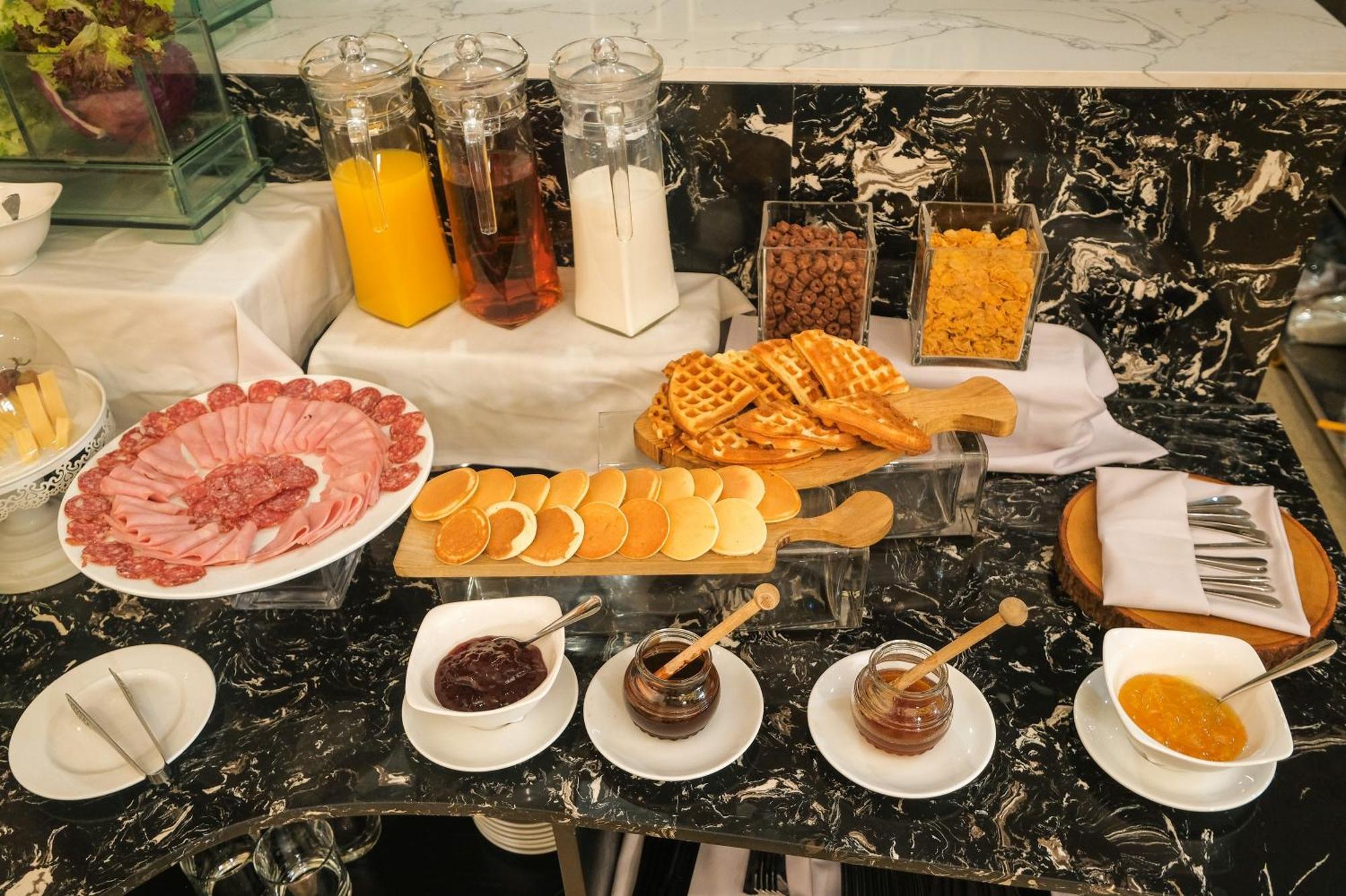Hotel Sanouva Saigon 3*